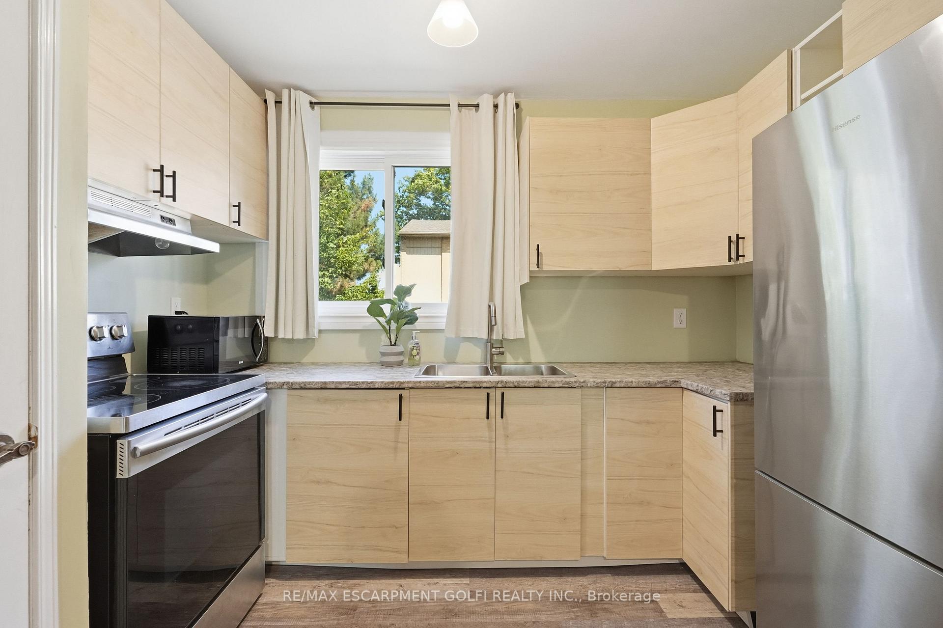 Photo 15 of Unit 14, 63 Fonthill Road, Hamilton, Fessenden — HOMEH