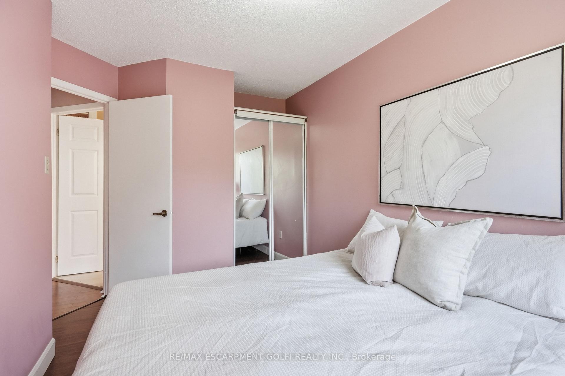 Photo 23 of Unit 14, 63 Fonthill Road, Hamilton, Fessenden — HOMEH
