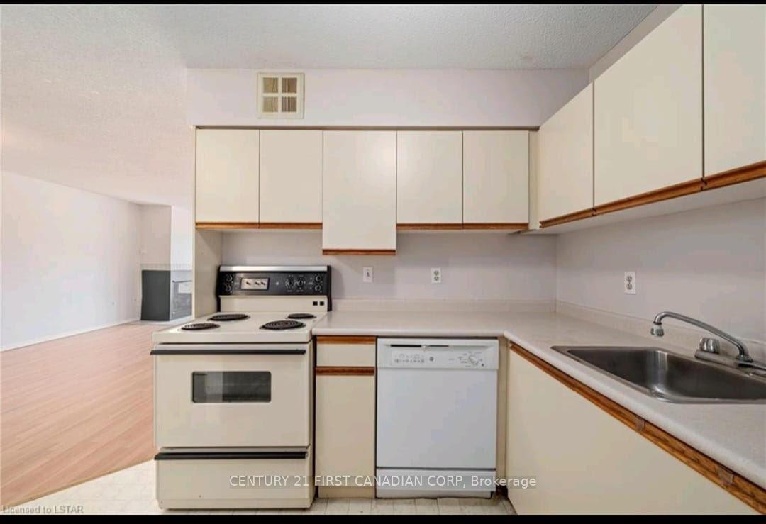 Photo 9 of Unit 208, 1 Jacksway Crescent, London, North G — HOMEH