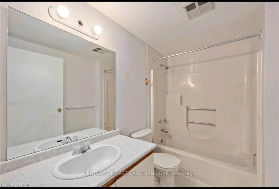Photo 14 of Unit 208, 1 Jacksway Crescent, London, North G — HOMEH