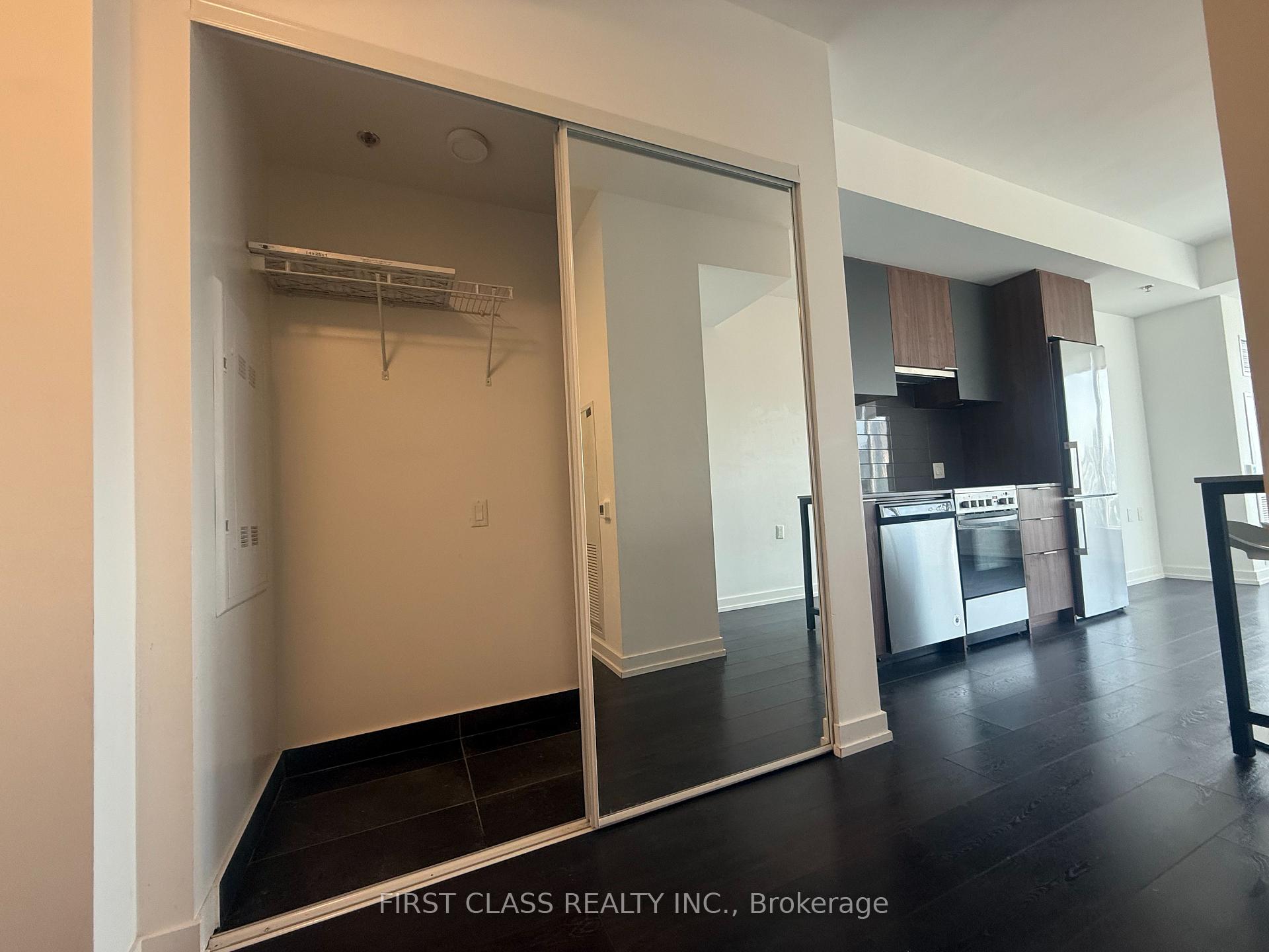 Photo 7 of Unit 1806, 203 College Street, Toronto, Kensington-Chinatown — HOMEH