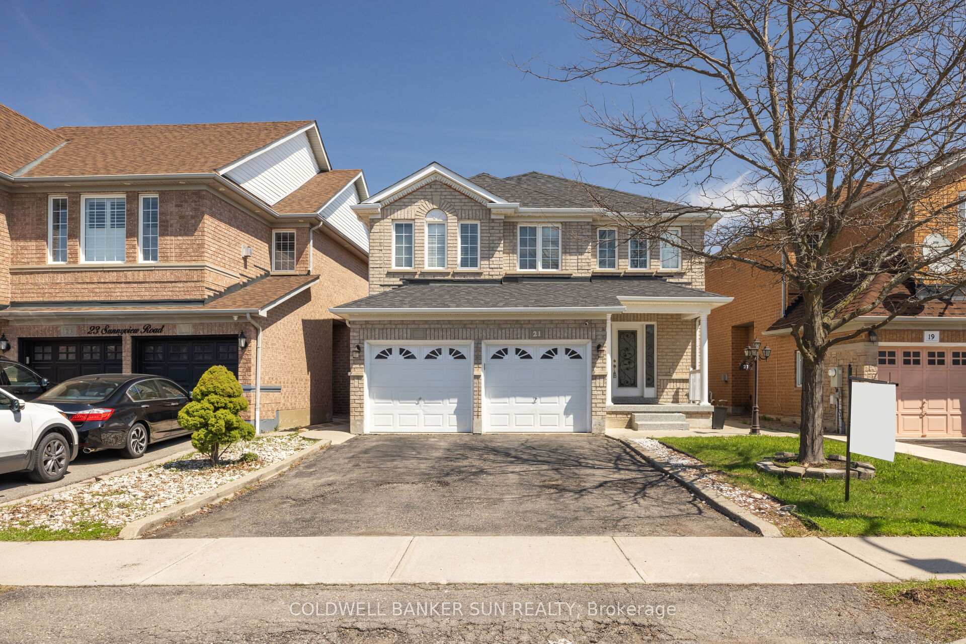 Photo 2 of 21 Sunnyview Road, Brampton, Fletcher's Meadow — HOMEH