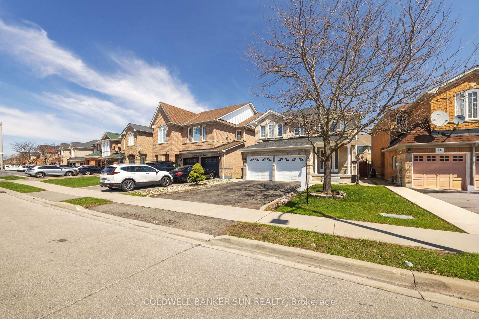 Photo 5 of 21 Sunnyview Road, Brampton, Fletcher's Meadow — HOMEH