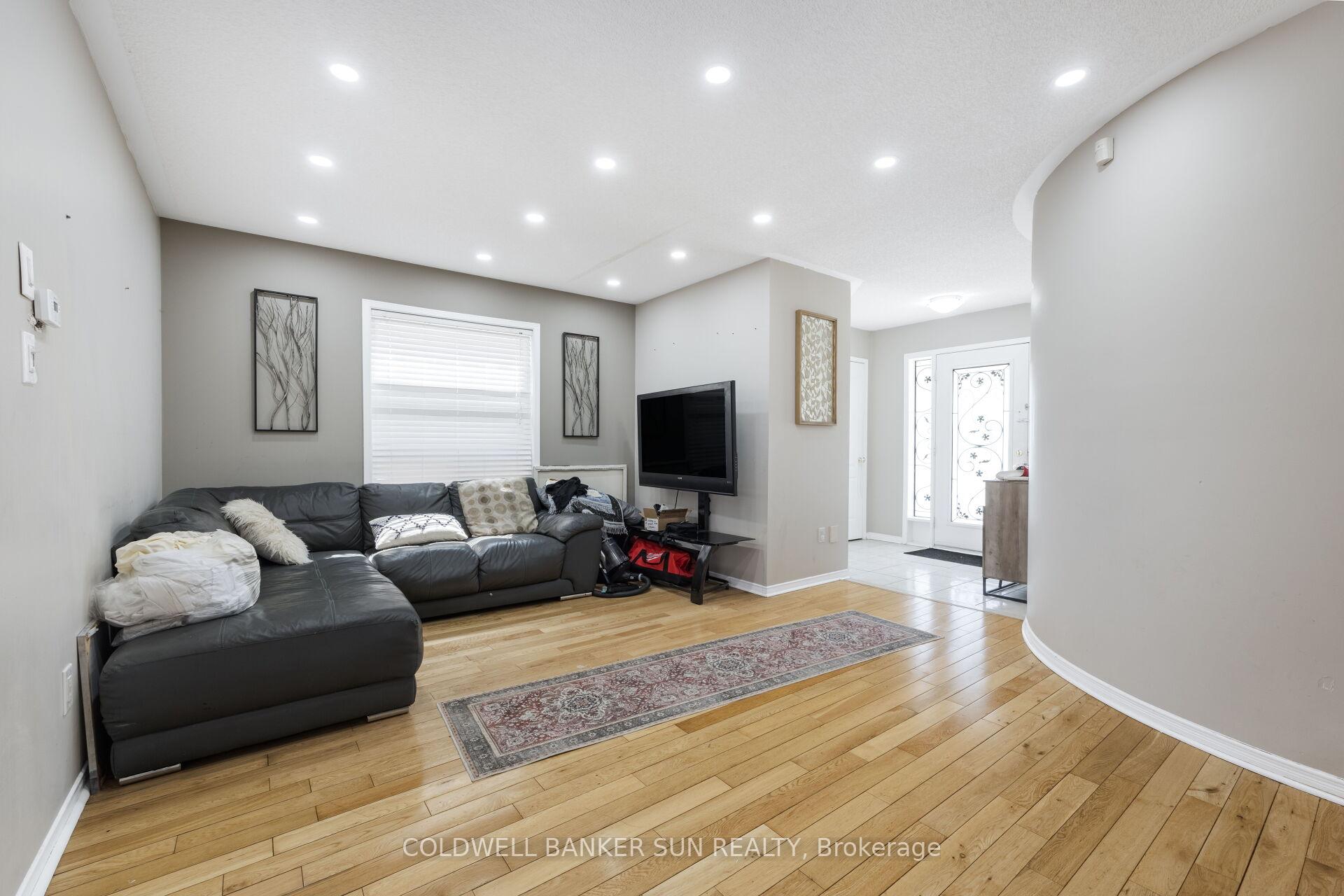 Photo 8 of 21 Sunnyview Road, Brampton, Fletcher's Meadow — HOMEH