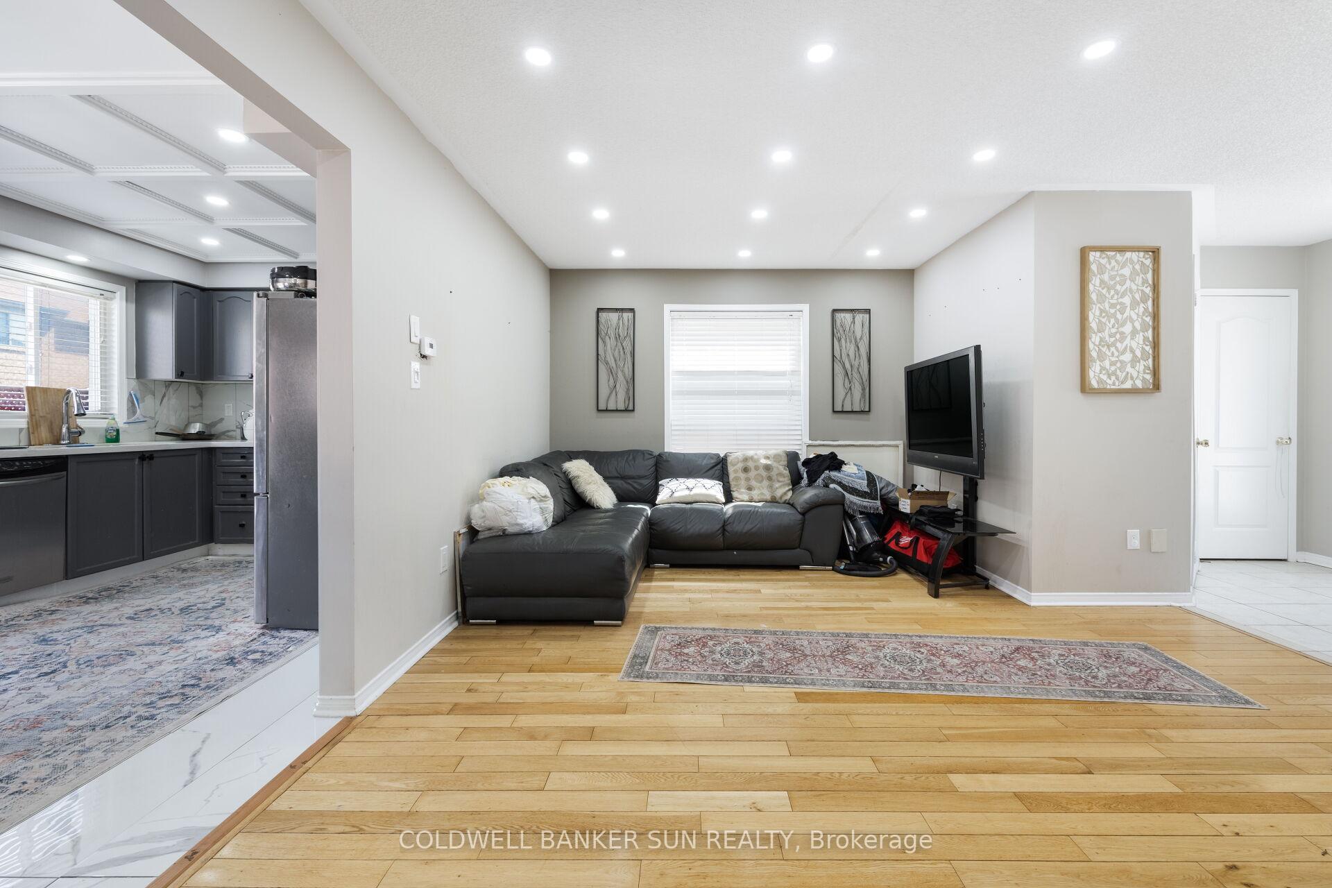 Photo 9 of 21 Sunnyview Road, Brampton, Fletcher's Meadow — HOMEH