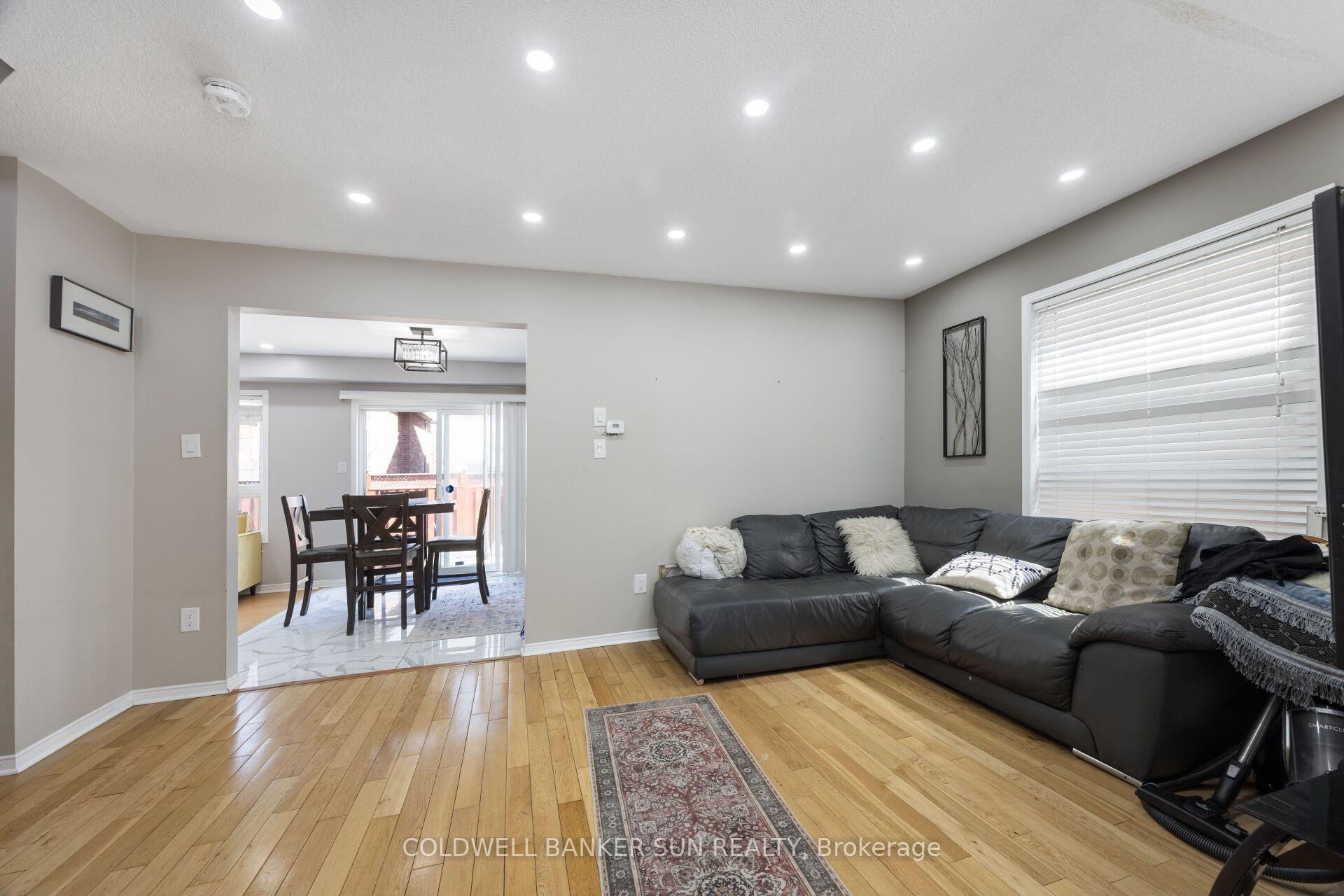 Photo 10 of 21 Sunnyview Road, Brampton, Fletcher's Meadow — HOMEH