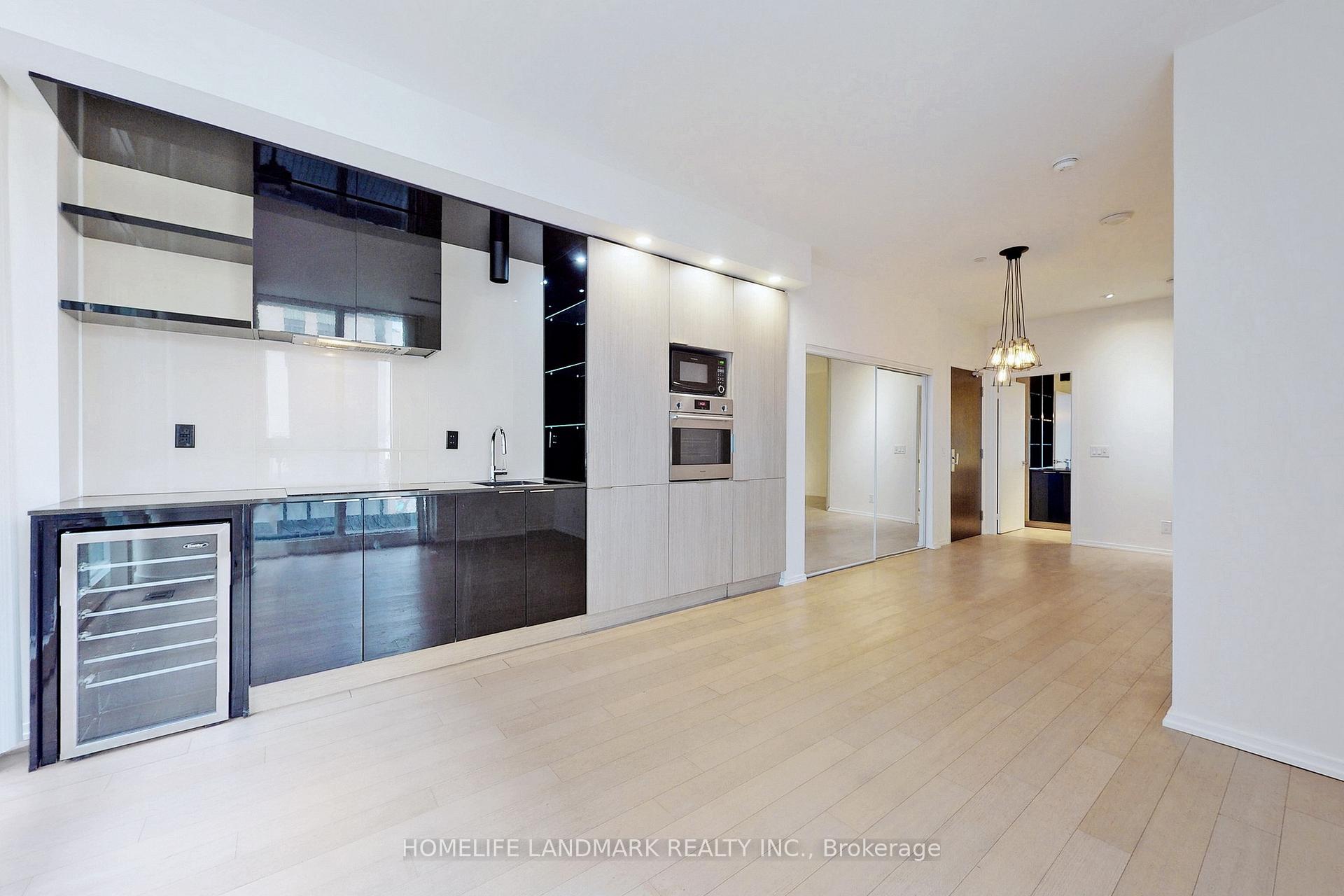 Photo 6 of Unit 903, 70 Temperance Street, Toronto, Bay Street Corridor — HOMEH