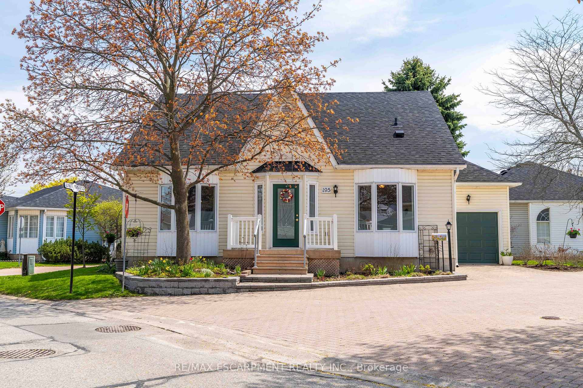 Photo 1 of 195 Silverbirch Boulevard, Hamilton, Rural Glanbrook — HOMEH