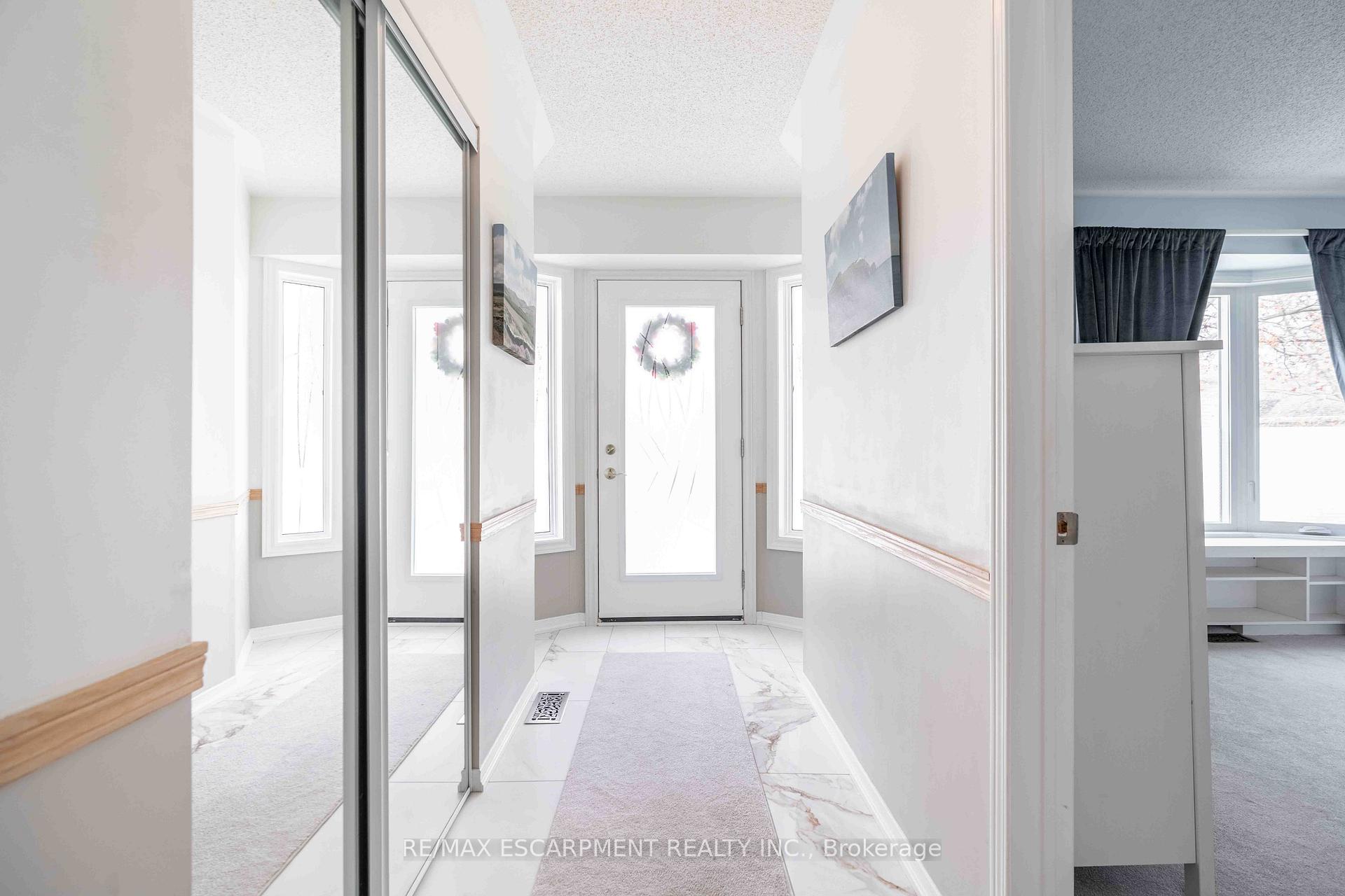 Photo 4 of 195 Silverbirch Boulevard, Hamilton, Rural Glanbrook — HOMEH