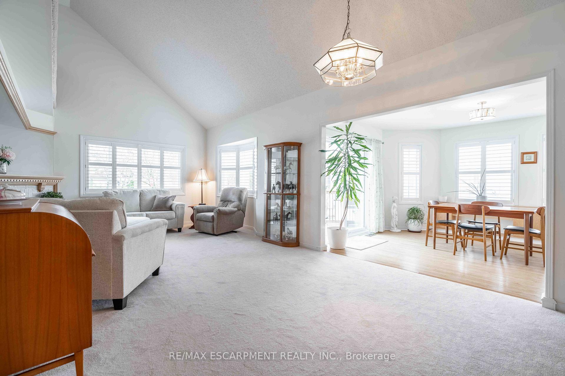 Photo 5 of 195 Silverbirch Boulevard, Hamilton, Rural Glanbrook — HOMEH