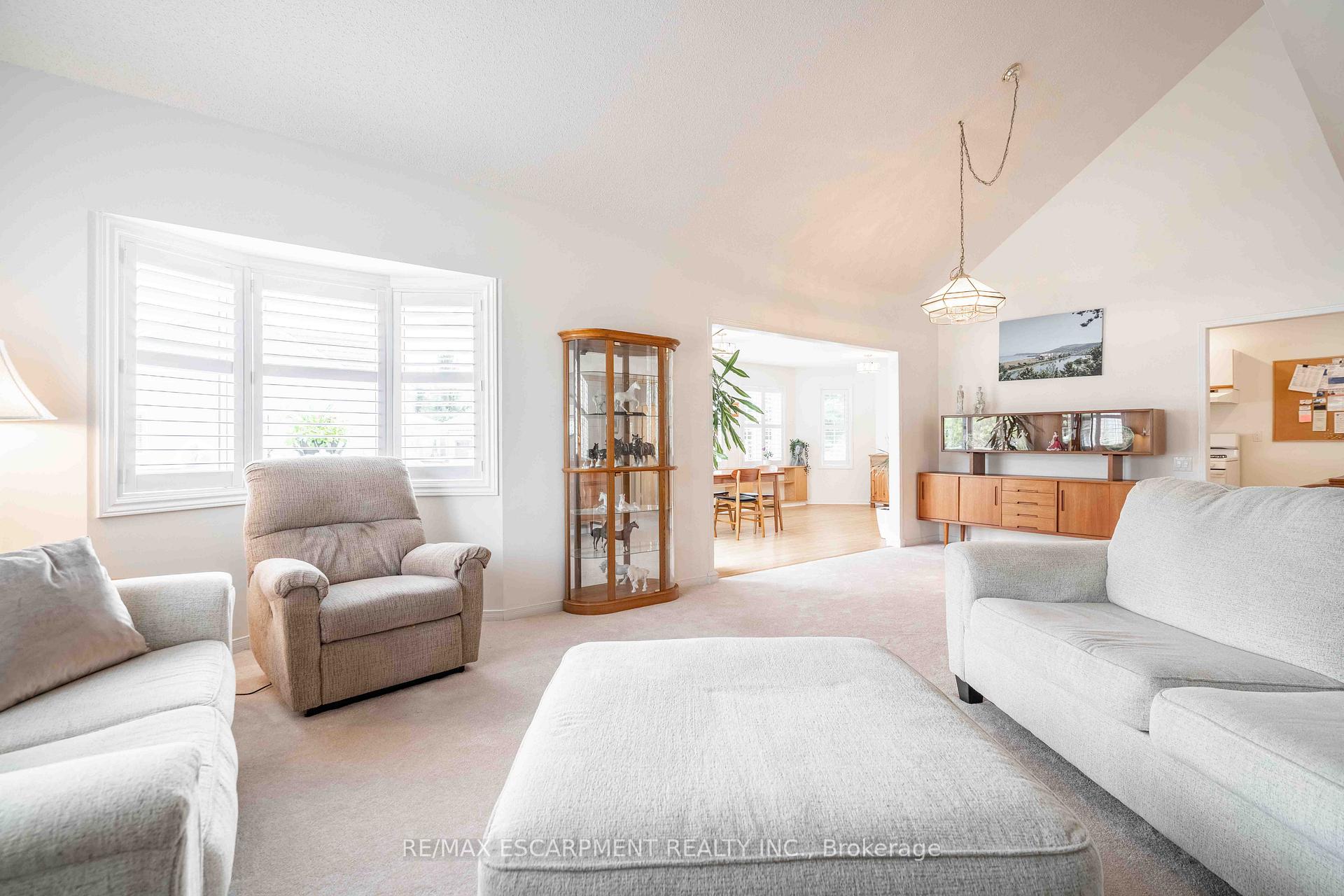 Photo 8 of 195 Silverbirch Boulevard, Hamilton, Rural Glanbrook — HOMEH