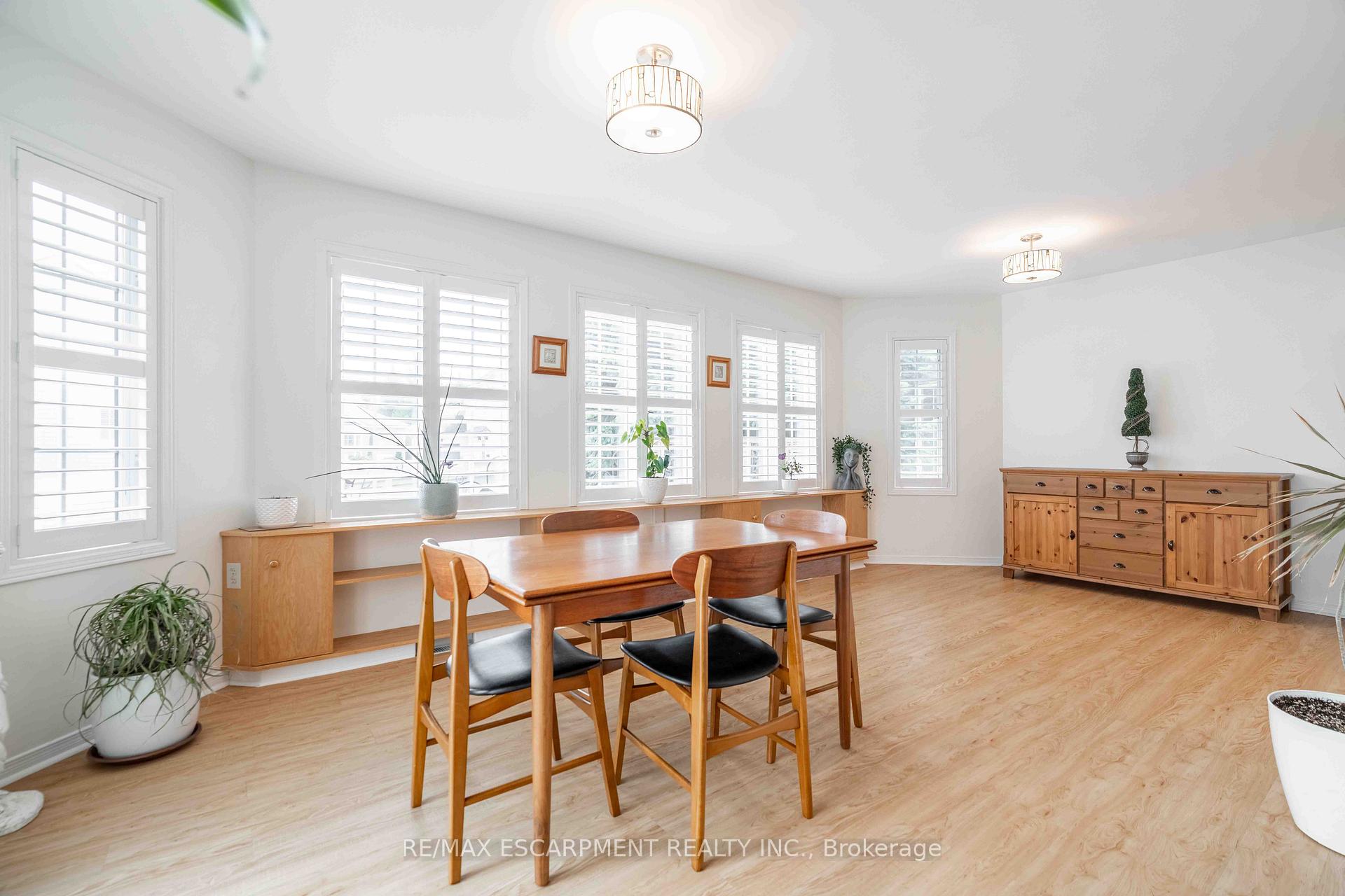 Photo 10 of 195 Silverbirch Boulevard, Hamilton, Rural Glanbrook — HOMEH