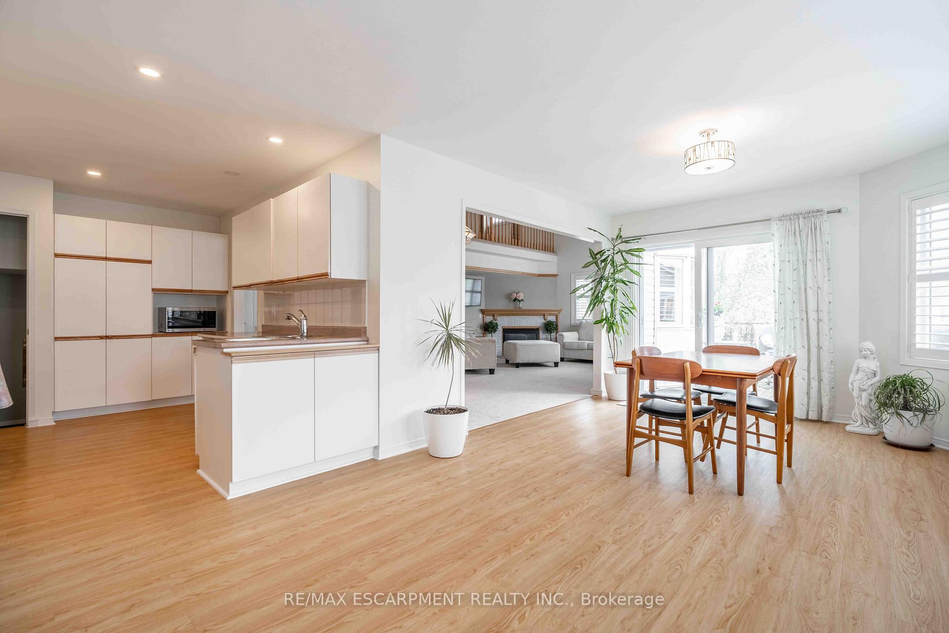 Photo 12 of 195 Silverbirch Boulevard, Hamilton, Rural Glanbrook — HOMEH