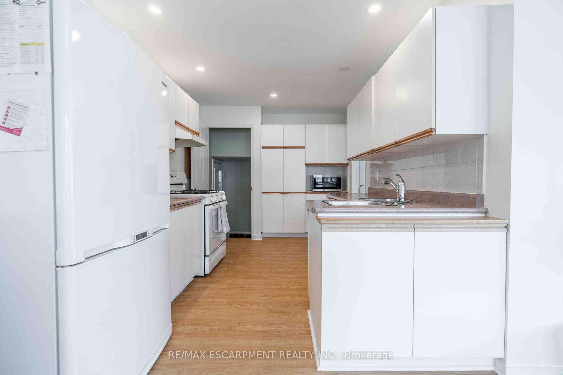 Photo 14 of 195 Silverbirch Boulevard, Hamilton, Rural Glanbrook — HOMEH