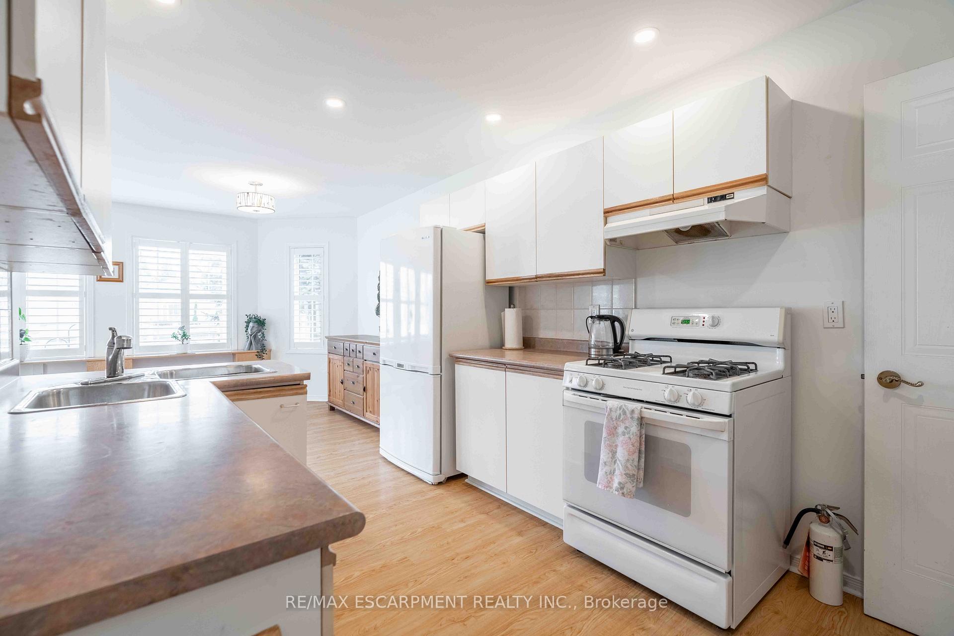 Photo 16 of 195 Silverbirch Boulevard, Hamilton, Rural Glanbrook — HOMEH