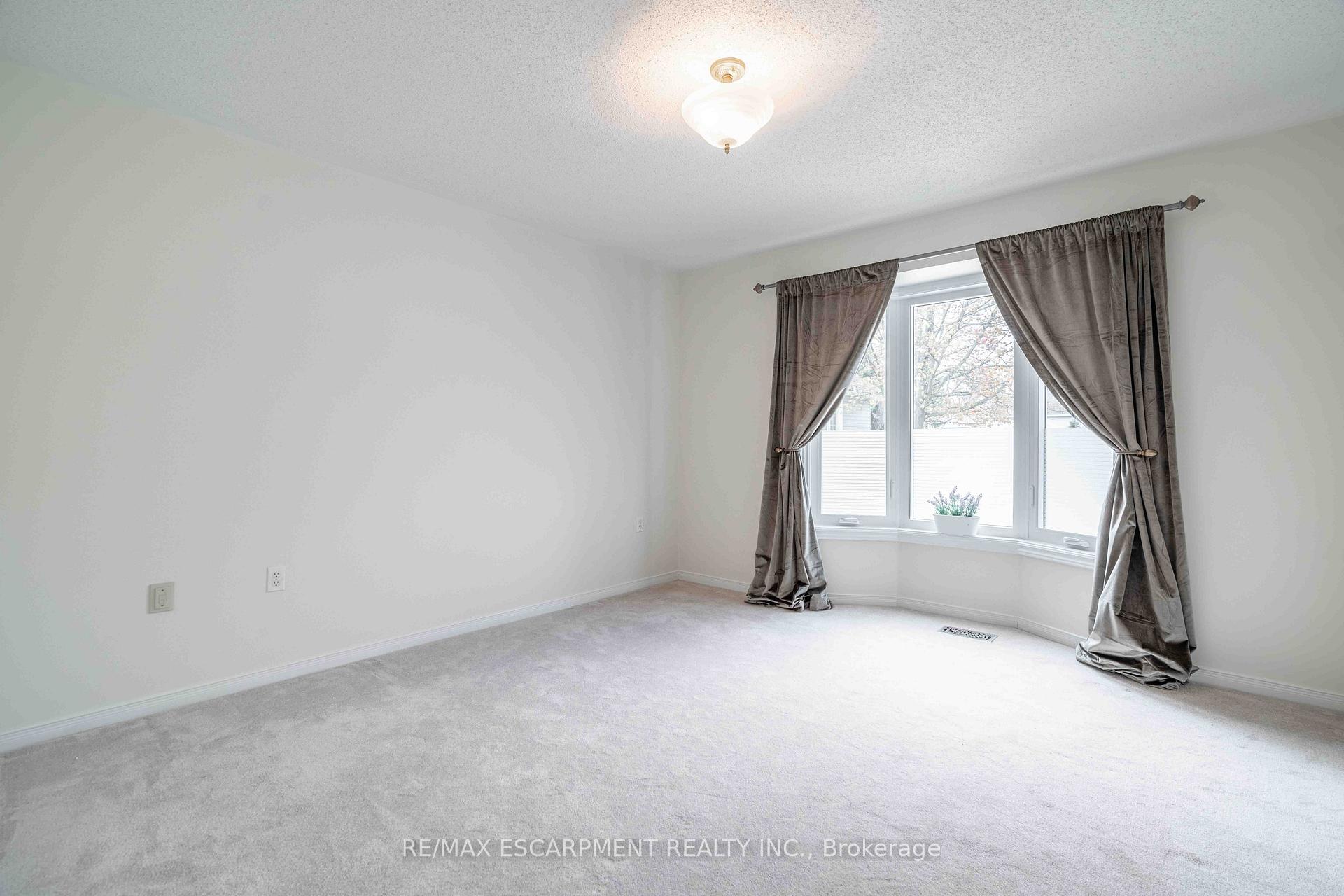 Photo 24 of 195 Silverbirch Boulevard, Hamilton, Rural Glanbrook — HOMEH