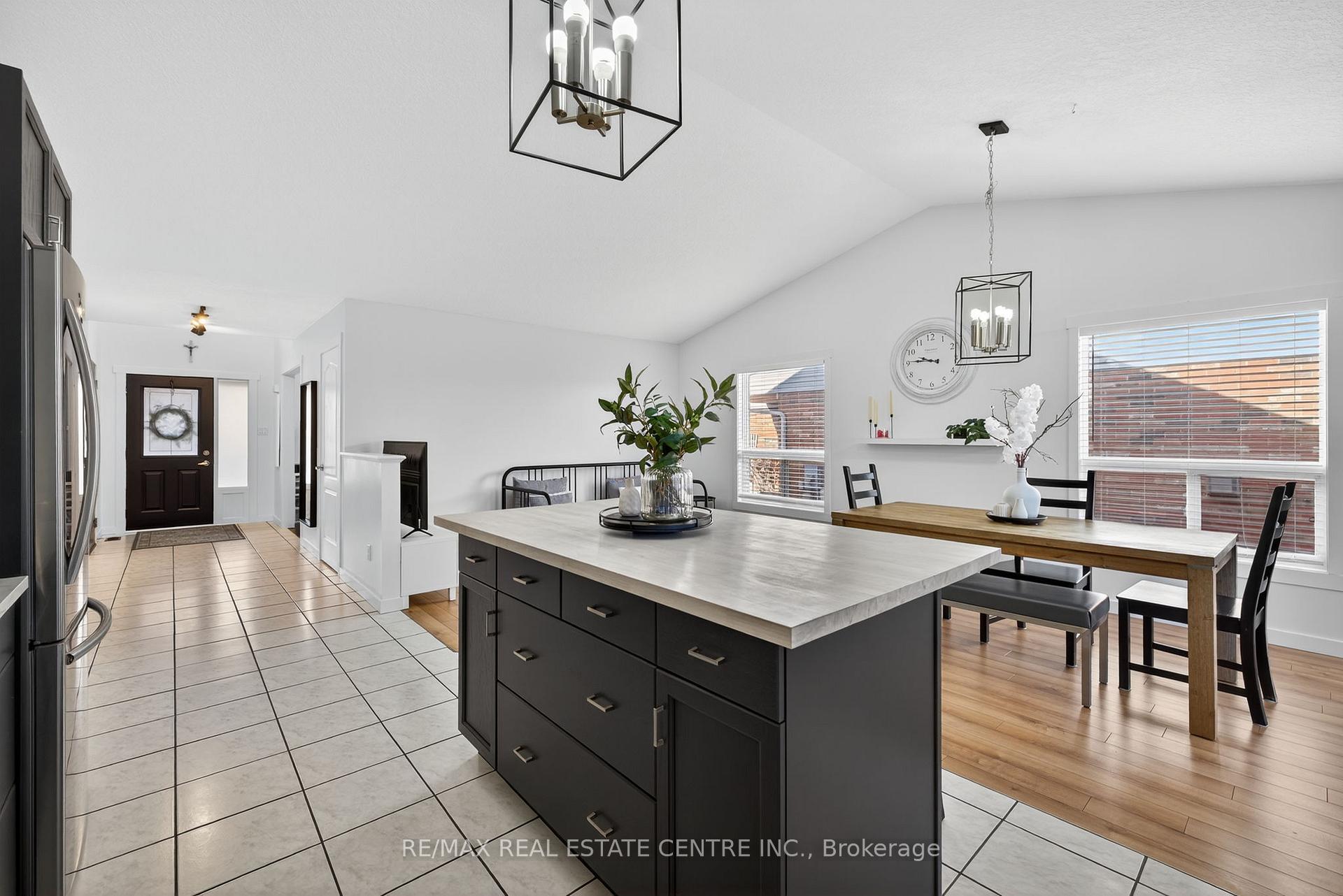 Photo 13 of 103 Hunter Road, Orangeville — HOMEH