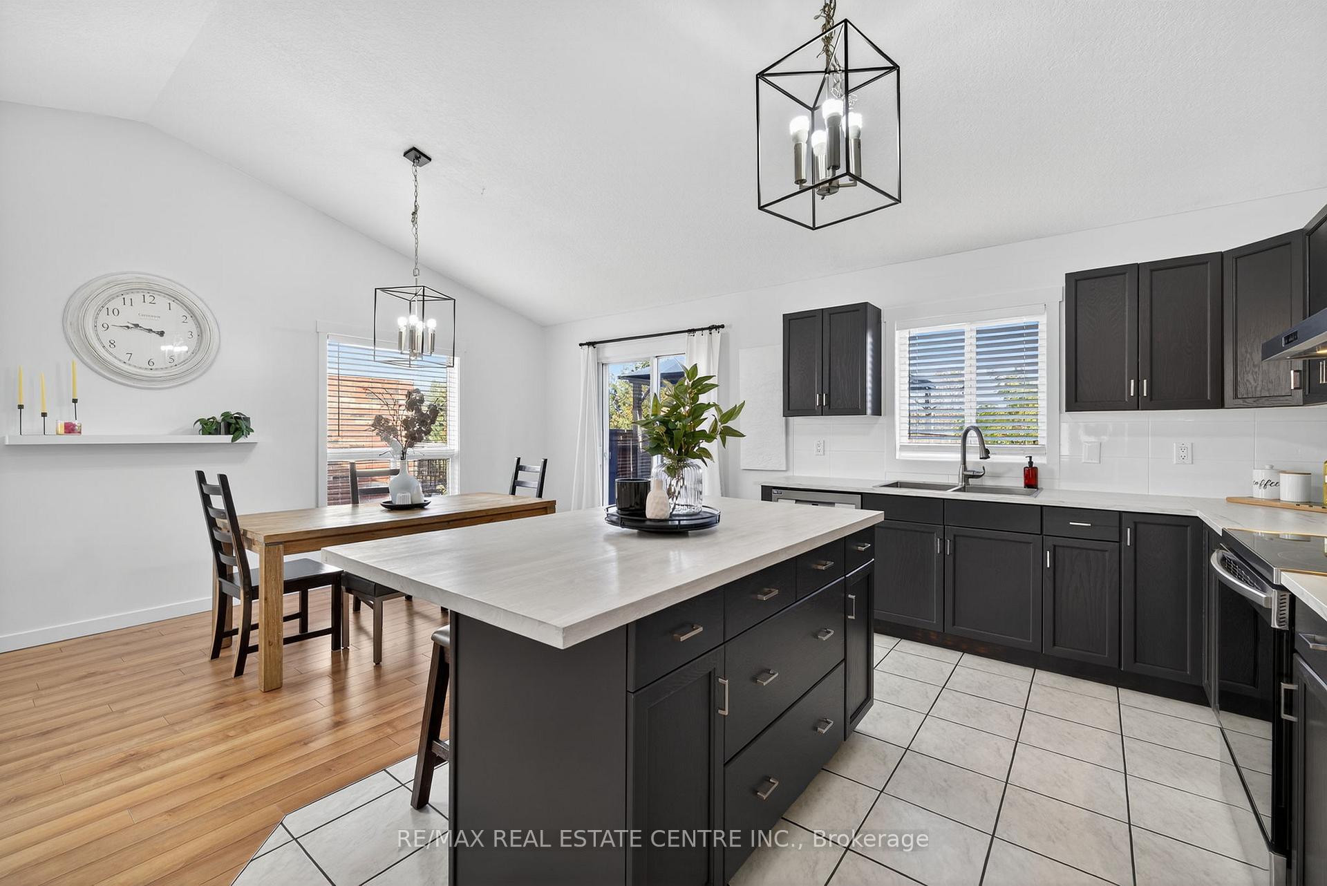 Photo 14 of 103 Hunter Road, Orangeville — HOMEH
