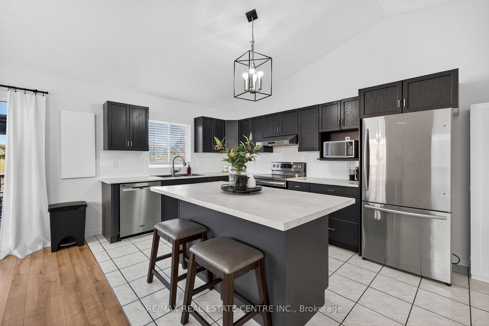 Photo 15 of 103 Hunter Road, Orangeville — HOMEH