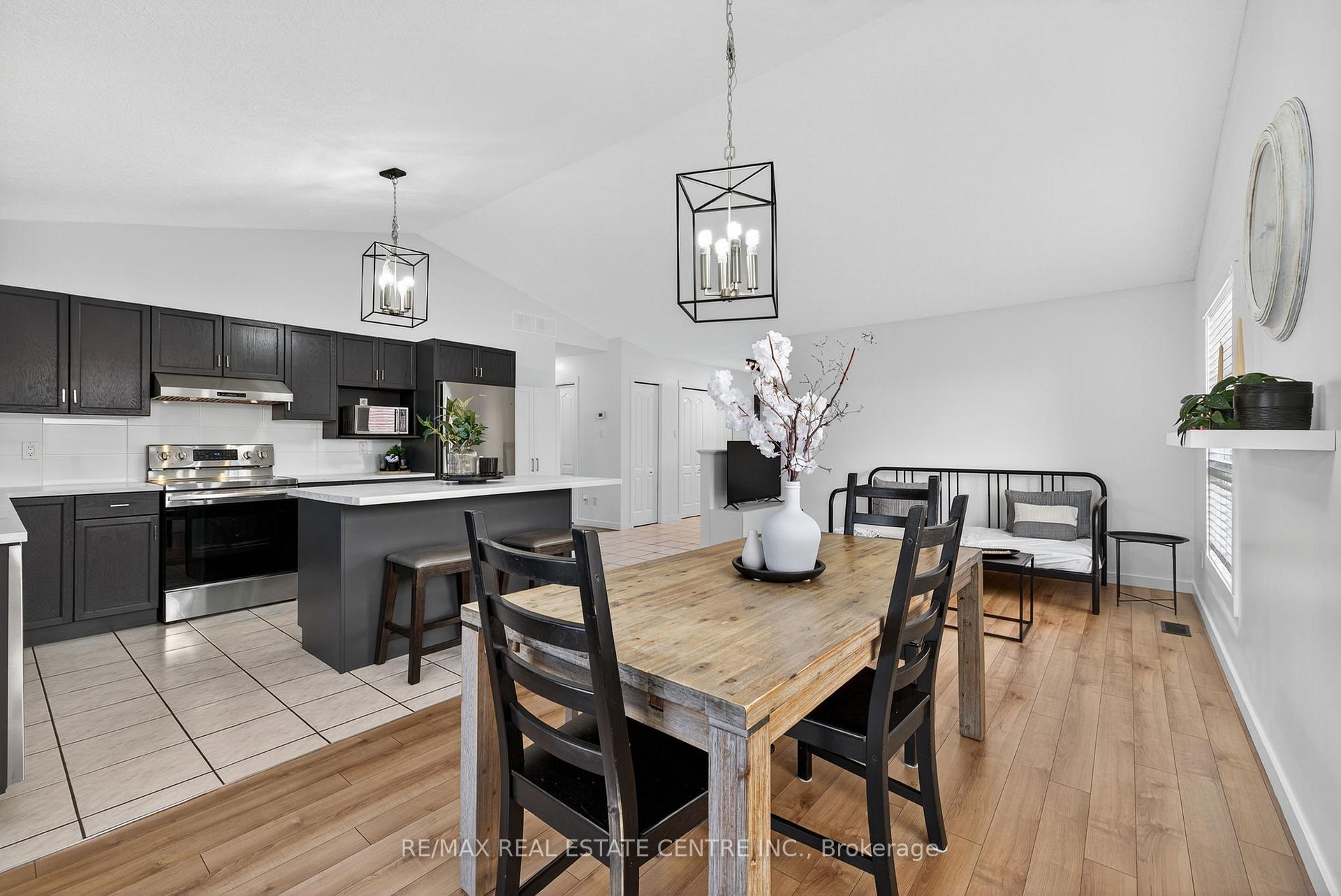 Photo 18 of 103 Hunter Road, Orangeville — HOMEH