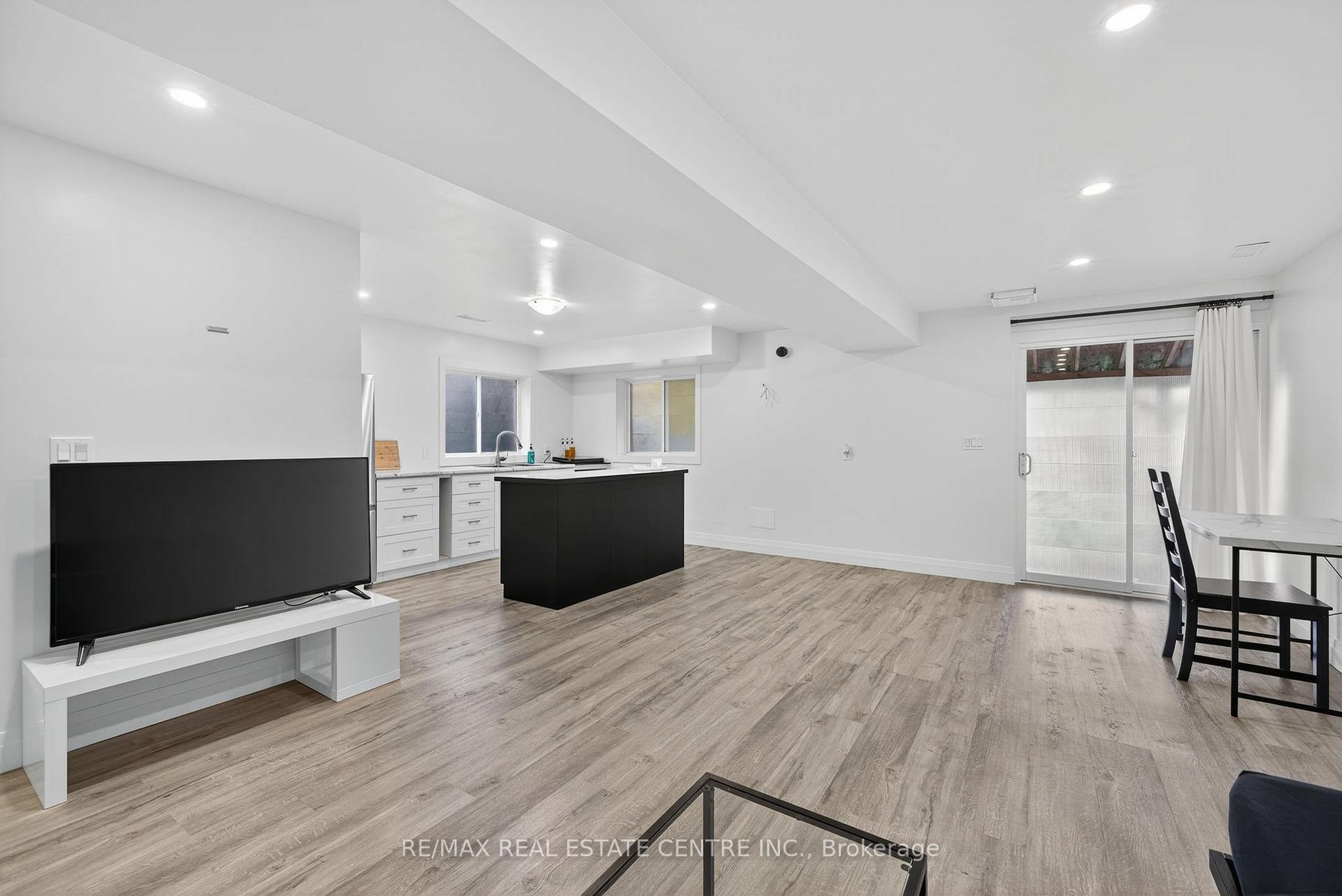 Photo 33 of 103 Hunter Road, Orangeville — HOMEH