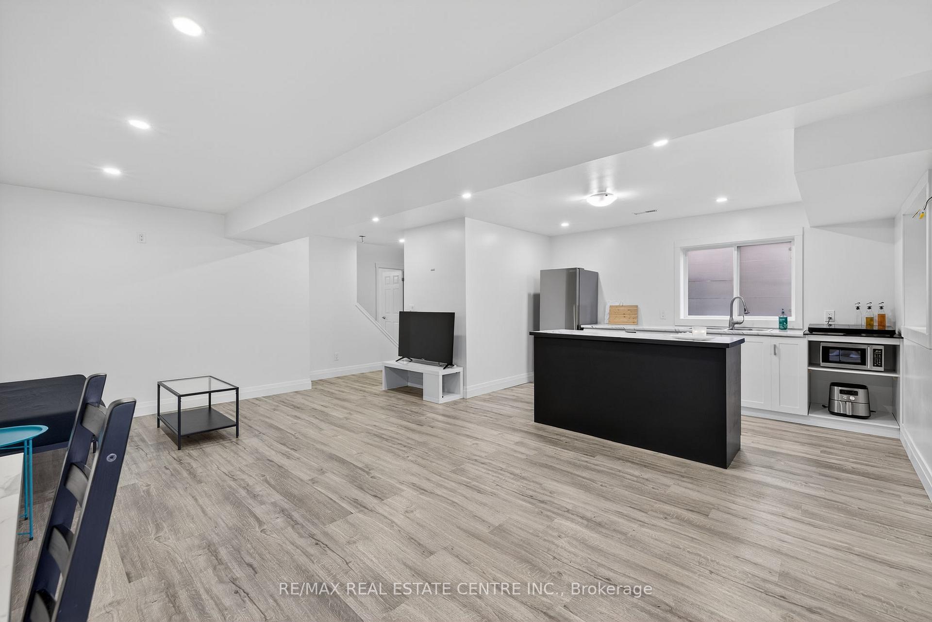Photo 34 of 103 Hunter Road, Orangeville — HOMEH