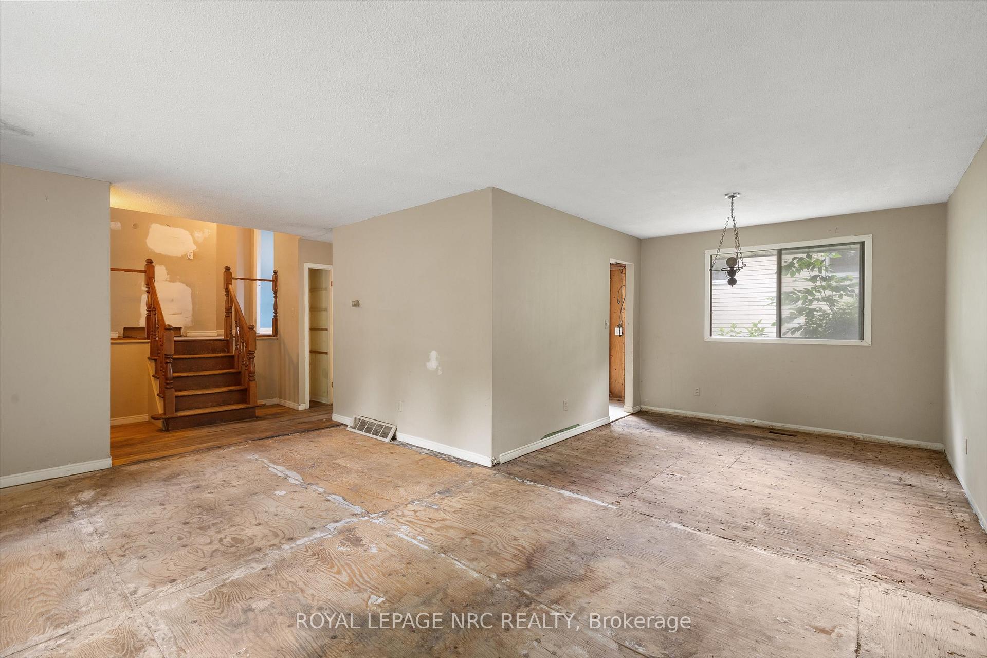 Photo 8 of 5 Fallingbrook Drive, Pelham, Fonthill — HOMEH