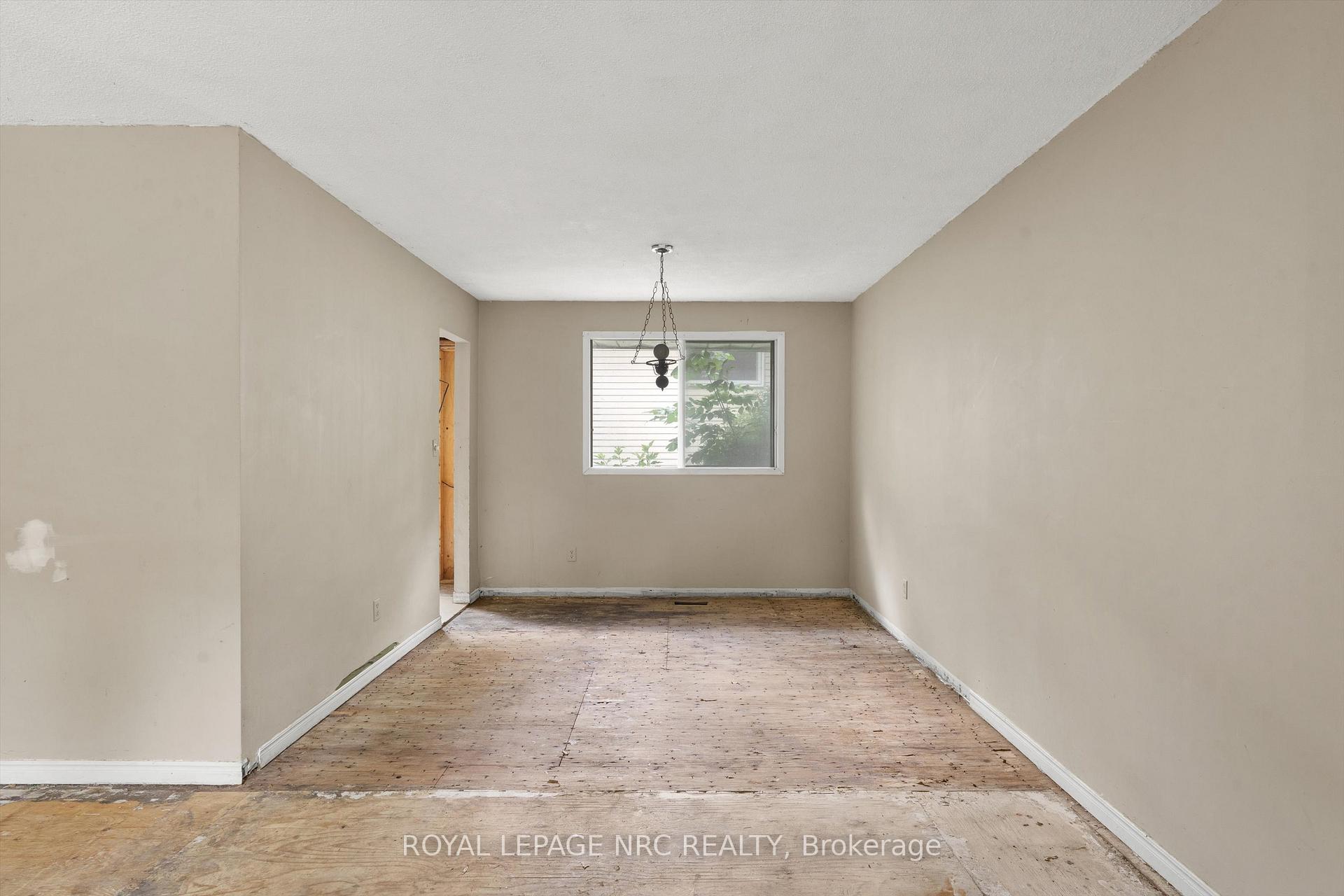 Photo 13 of 5 Fallingbrook Drive, Pelham, Fonthill — HOMEH
