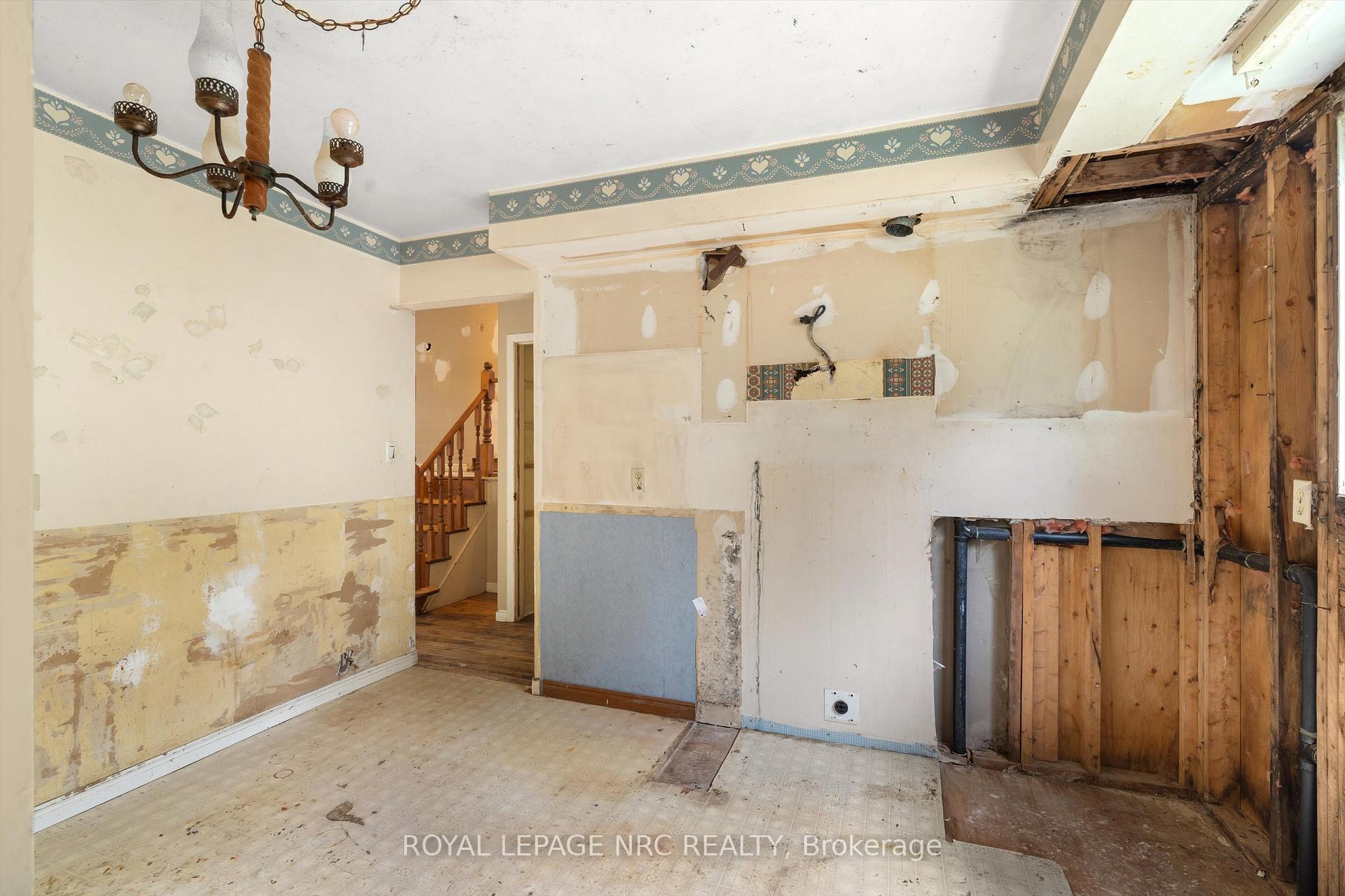 Photo 16 of 5 Fallingbrook Drive, Pelham, Fonthill — HOMEH