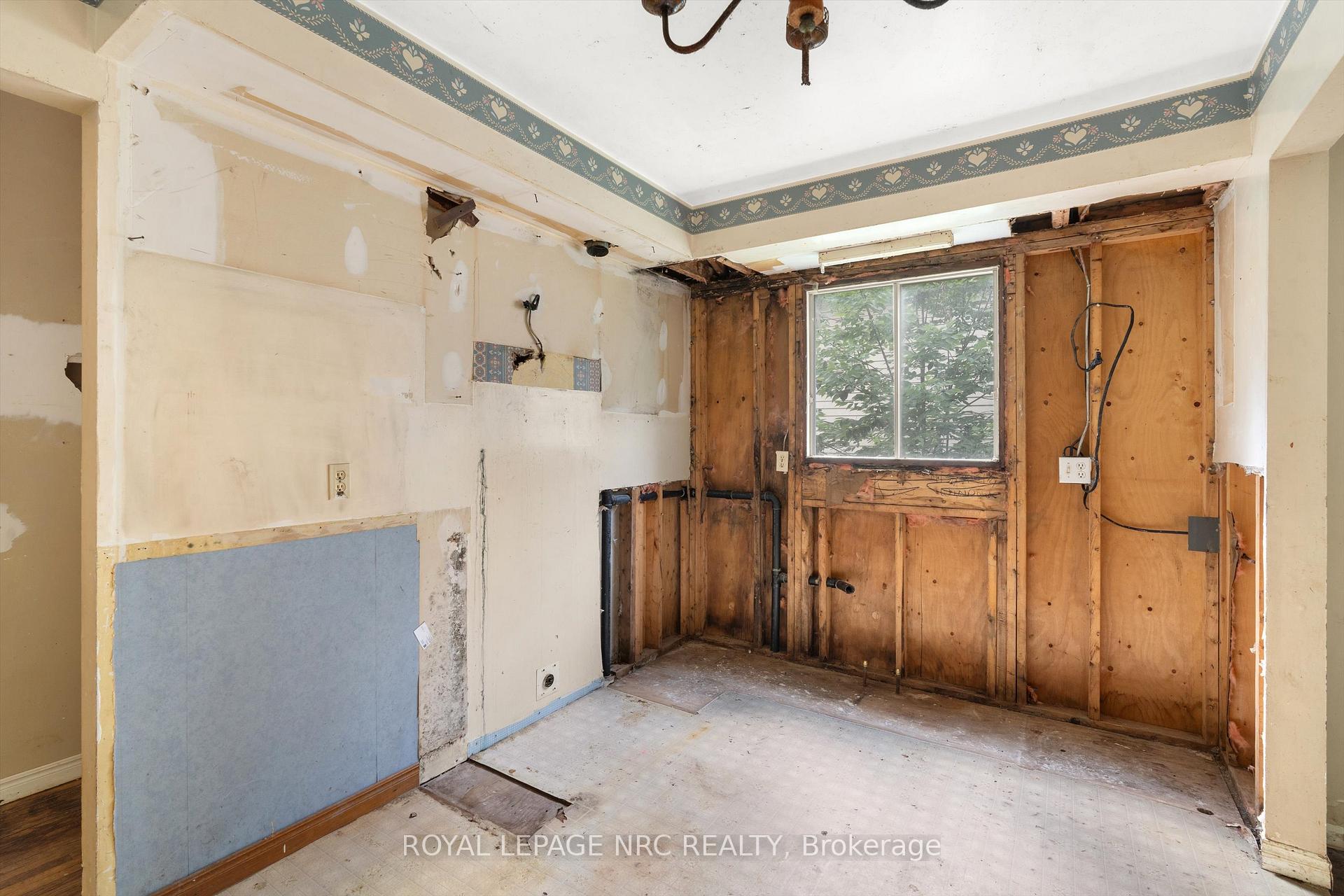 Photo 17 of 5 Fallingbrook Drive, Pelham, Fonthill — HOMEH