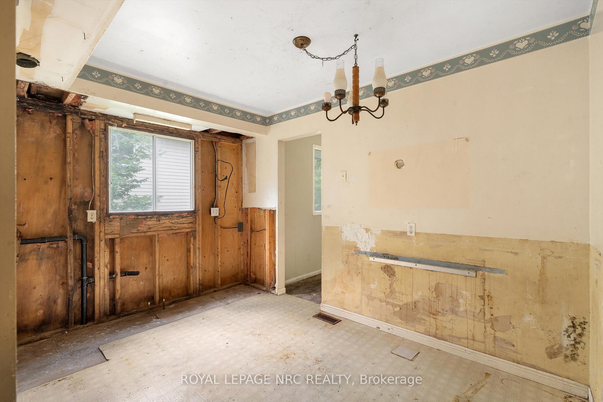 Photo 18 of 5 Fallingbrook Drive, Pelham, Fonthill — HOMEH