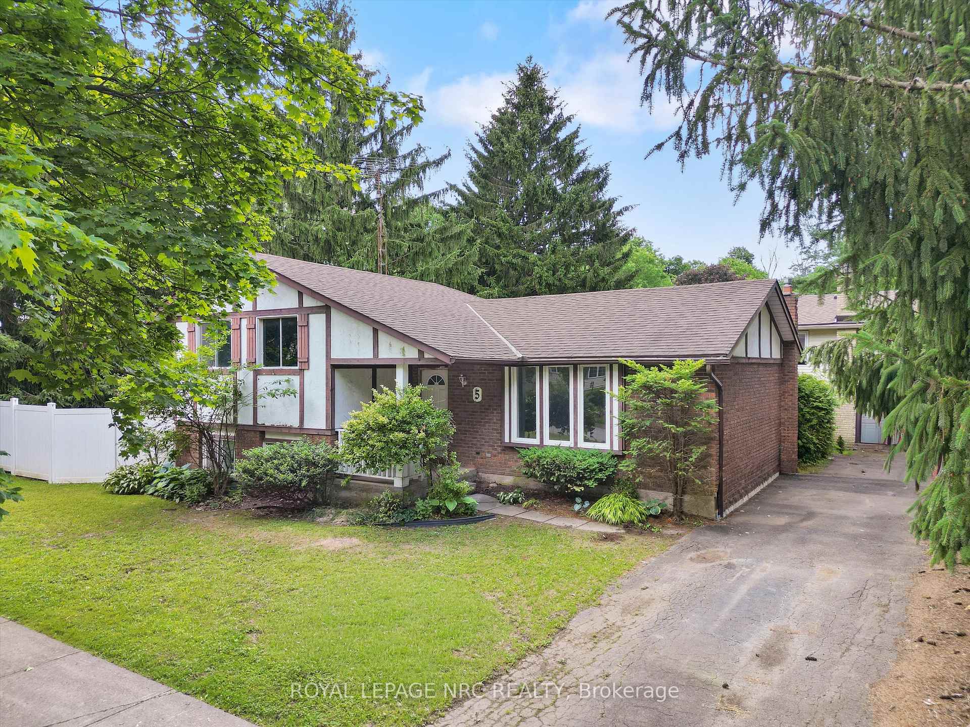 Photo 34 of 5 Fallingbrook Drive, Pelham, Fonthill — HOMEH
