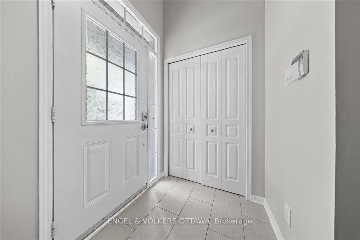 Photo 3 of 220 Harthill Way, Ottawa, Barrhaven - Heritage Park — HOMEH