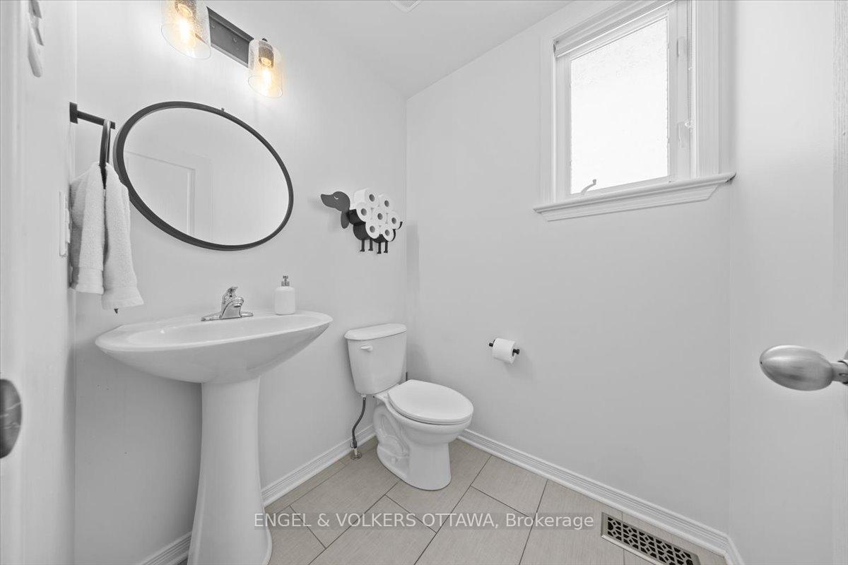 Photo 5 of 220 Harthill Way, Ottawa, Barrhaven - Heritage Park — HOMEH