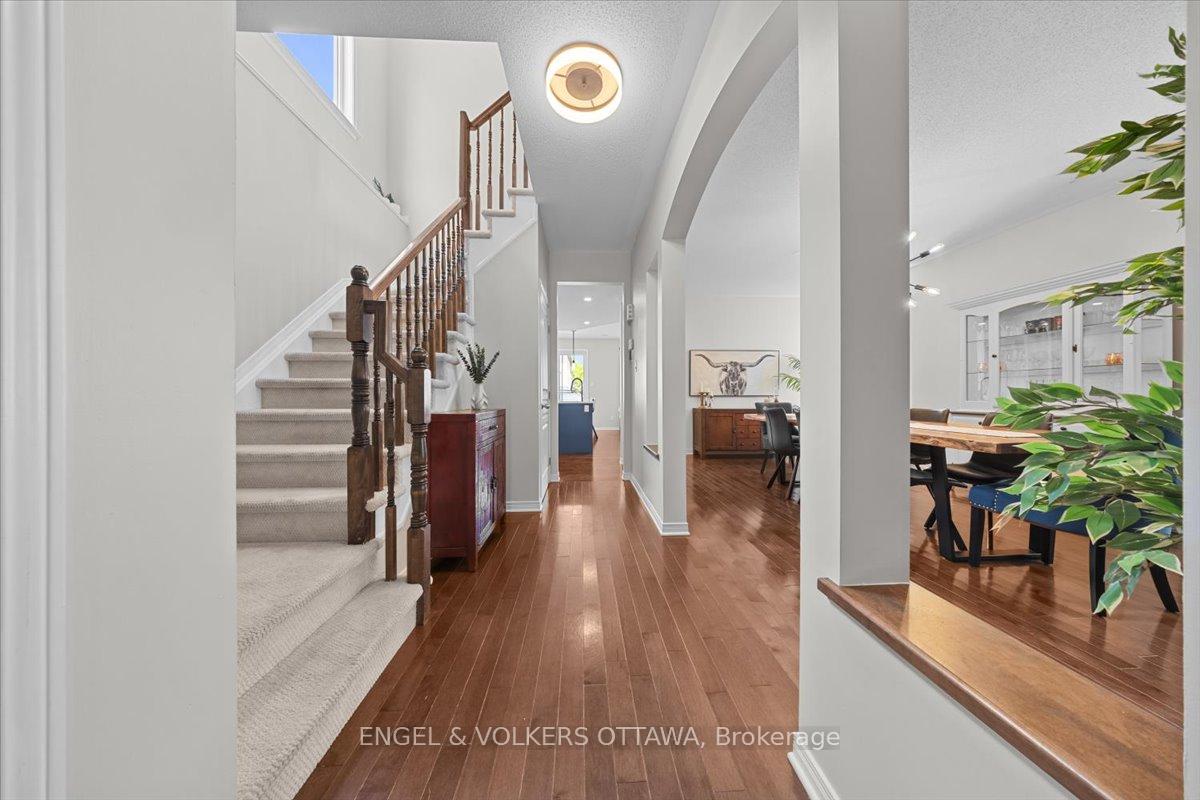 Photo 6 of 220 Harthill Way, Ottawa, Barrhaven - Heritage Park — HOMEH