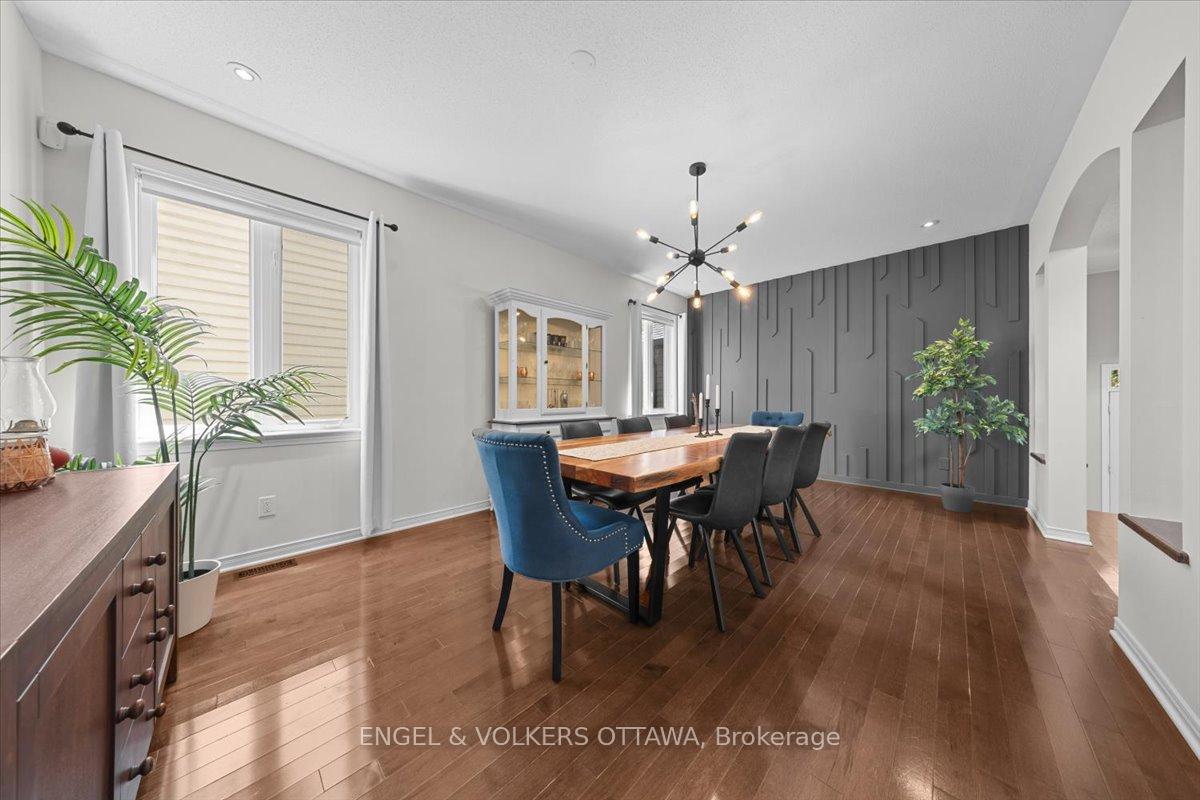 Photo 8 of 220 Harthill Way, Ottawa, Barrhaven - Heritage Park — HOMEH