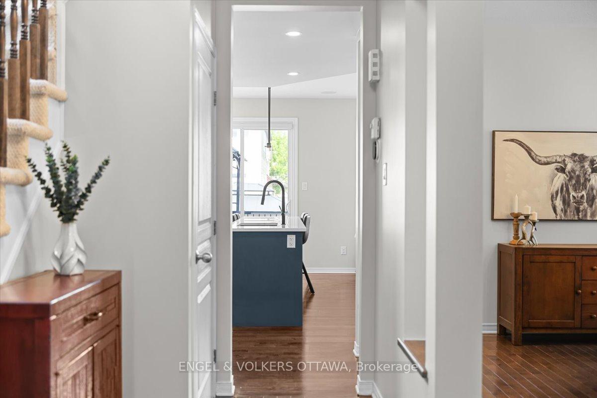 Photo 10 of 220 Harthill Way, Ottawa, Barrhaven - Heritage Park — HOMEH