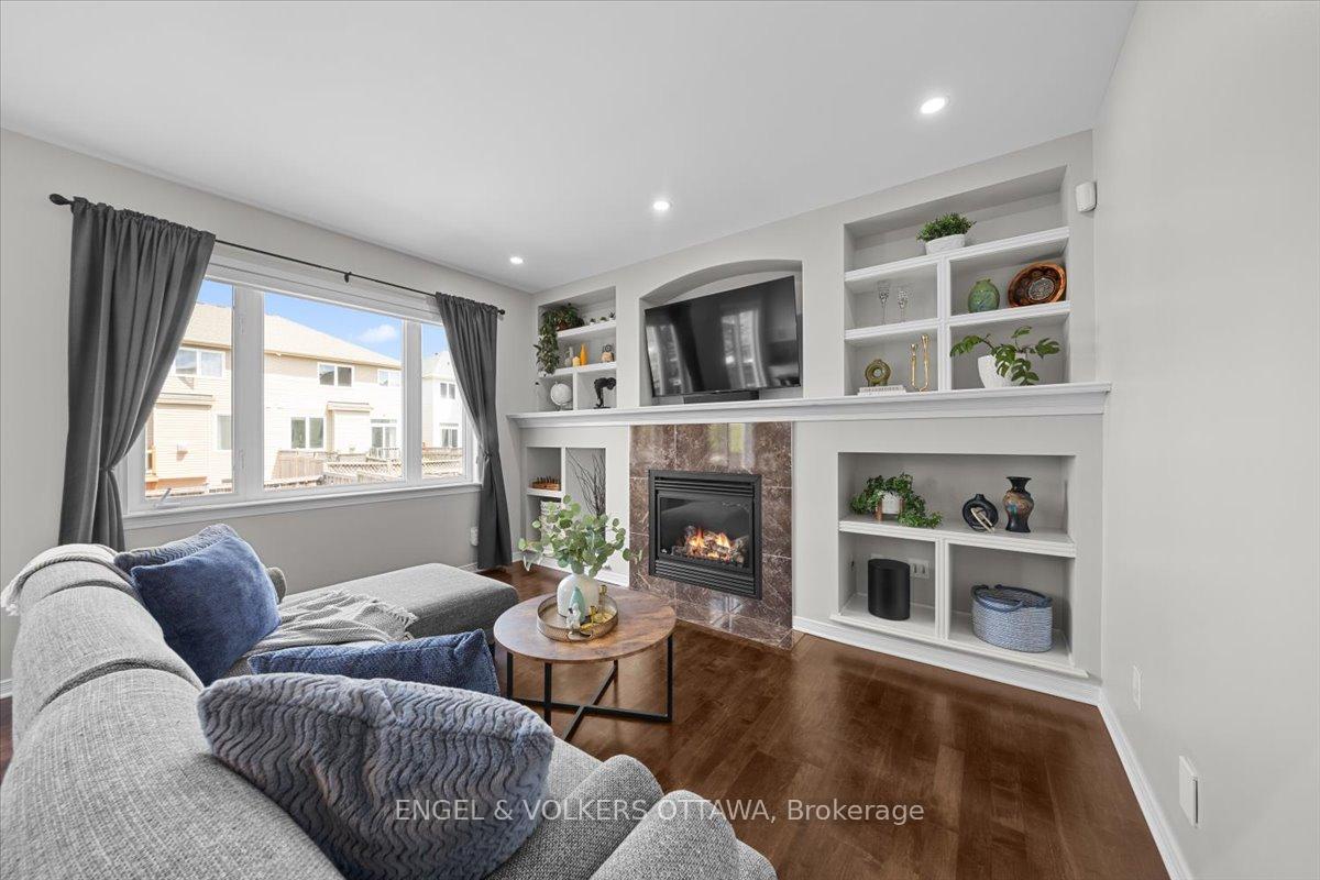 Photo 16 of 220 Harthill Way, Ottawa, Barrhaven - Heritage Park — HOMEH
