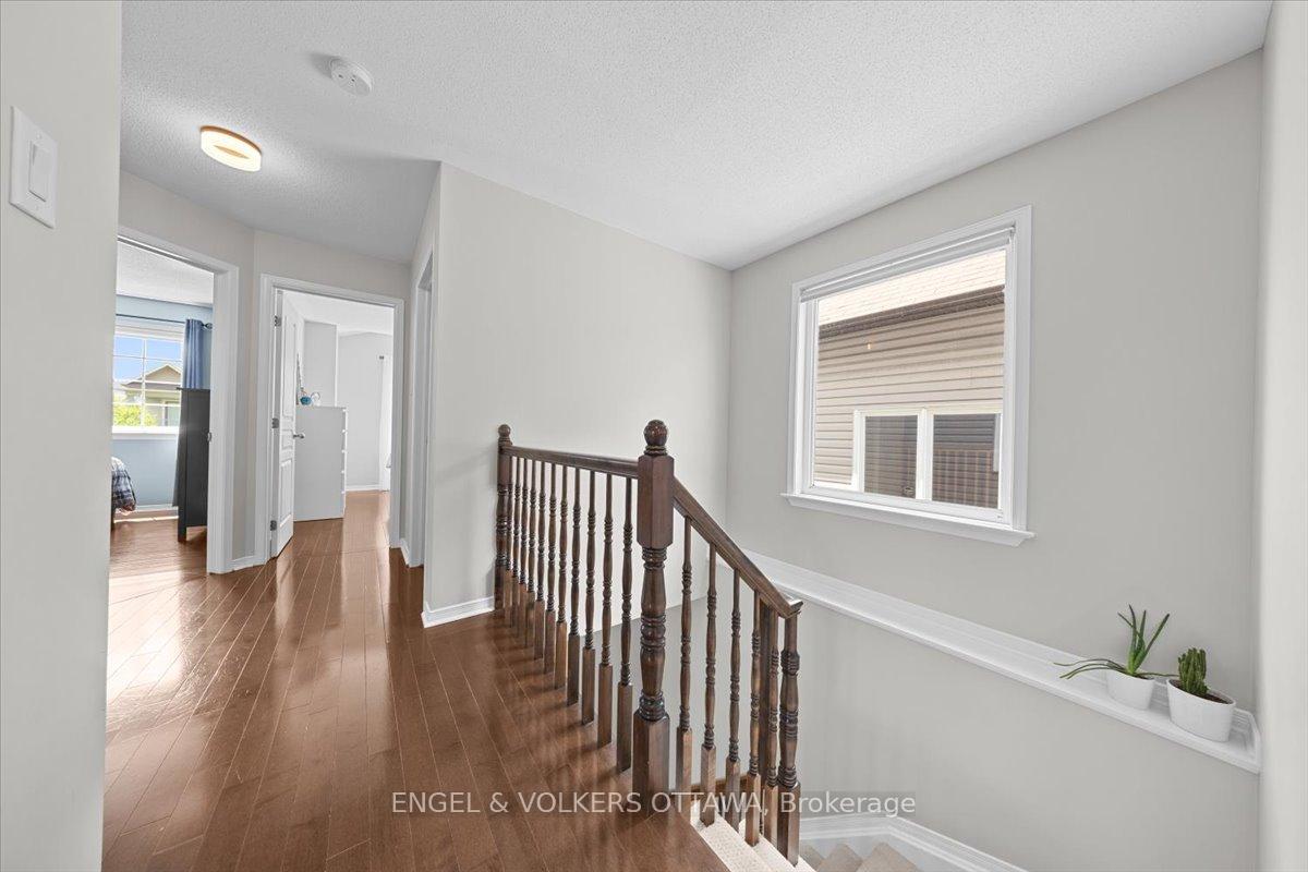 Photo 19 of 220 Harthill Way, Ottawa, Barrhaven - Heritage Park — HOMEH