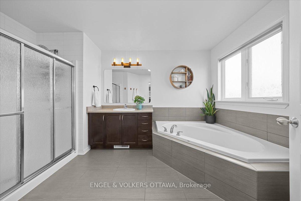 Photo 22 of 220 Harthill Way, Ottawa, Barrhaven - Heritage Park — HOMEH