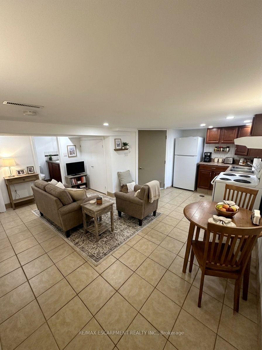 Photo 10 of Unit Lower Level, 98 Limeridge Road E, Hamilton, Greeningdon — HOMEH