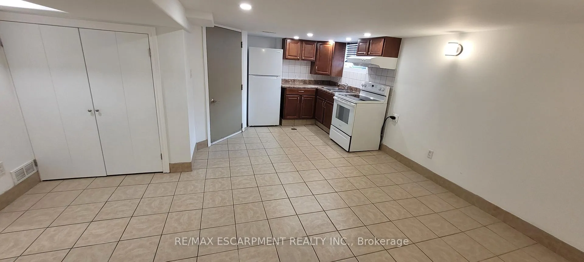 Photo 15 of Unit Lower Level, 98 Limeridge Road E, Hamilton, Greeningdon — HOMEH