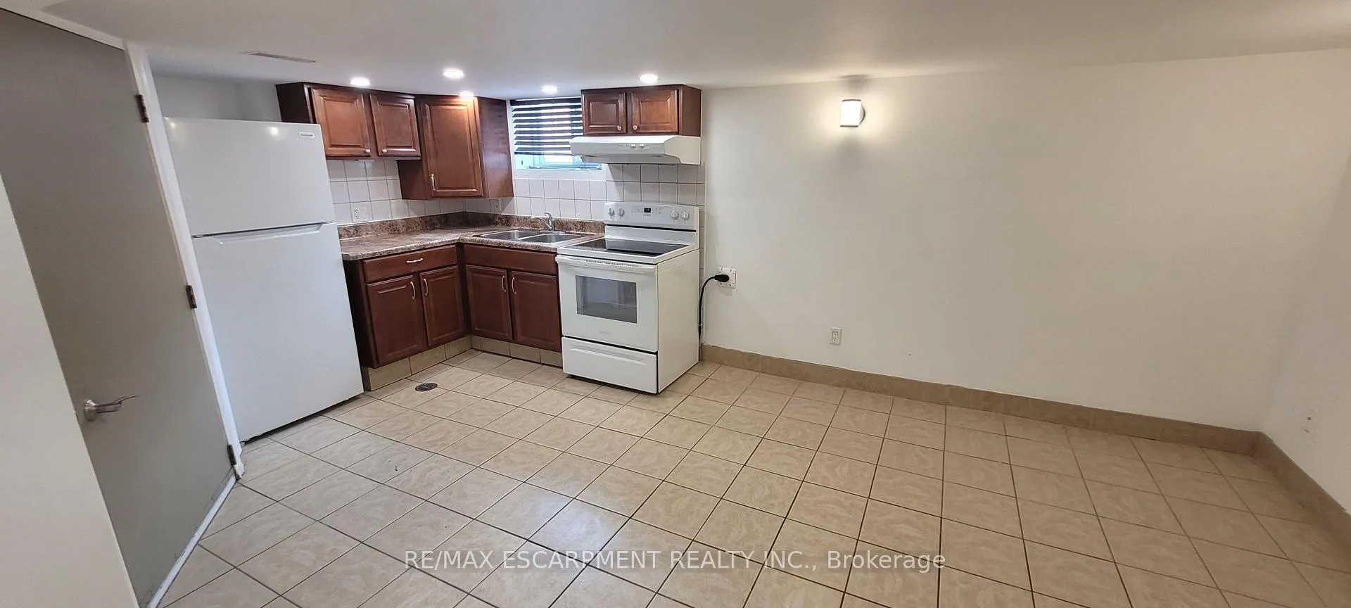 Photo 17 of Unit Lower Level, 98 Limeridge Road E, Hamilton, Greeningdon — HOMEH