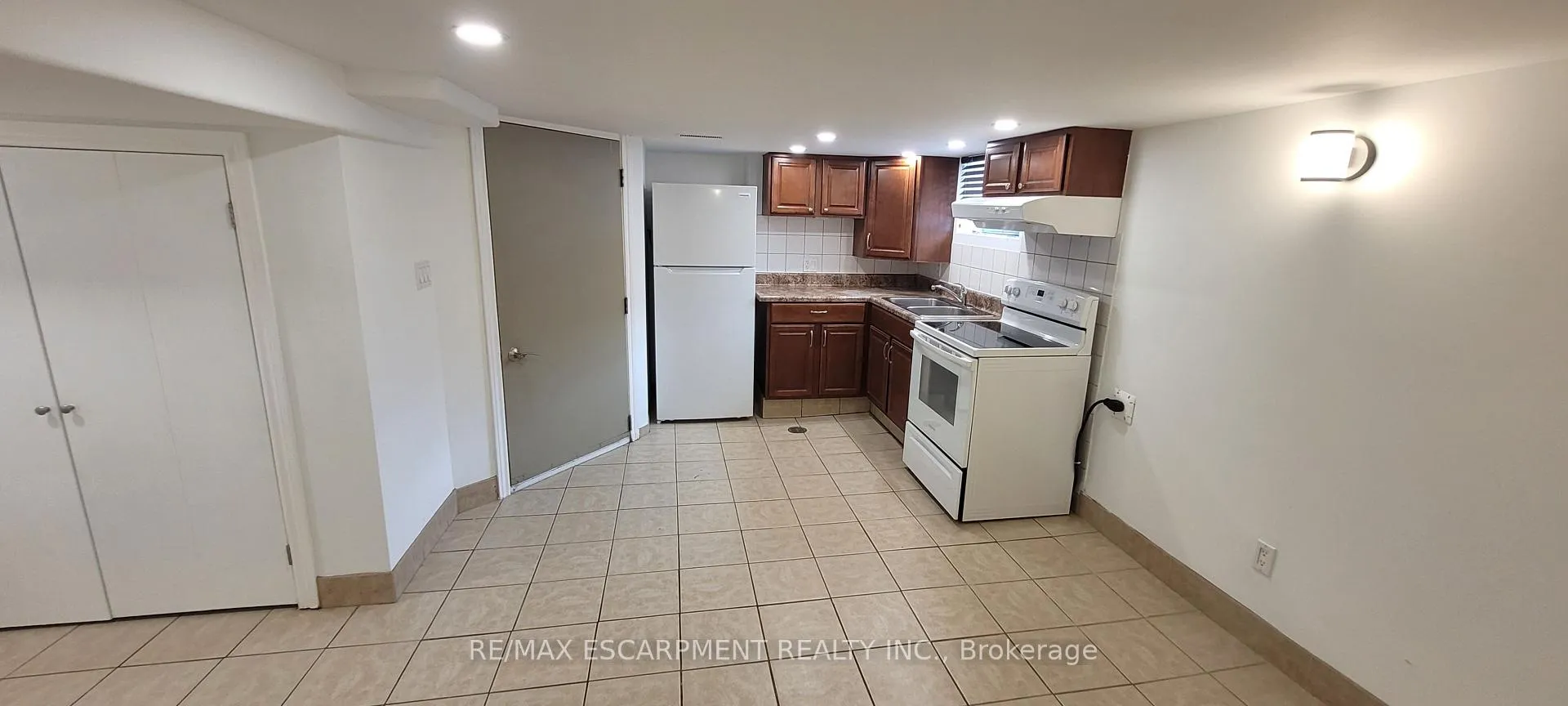 Photo 21 of Unit Lower Level, 98 Limeridge Road E, Hamilton, Greeningdon — HOMEH