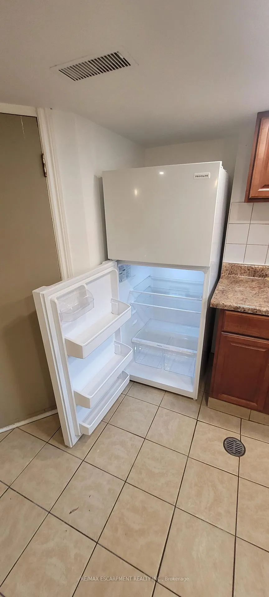 Photo 29 of Unit Lower Level, 98 Limeridge Road E, Hamilton, Greeningdon — HOMEH