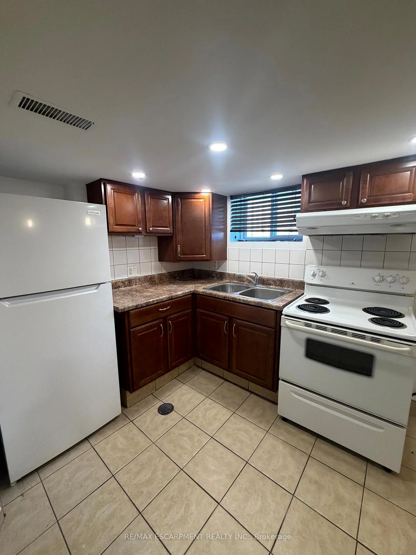 Photo 11 of Unit Lower Level, 98 Limeridge Road E, Hamilton, Greeningdon — HOMEH