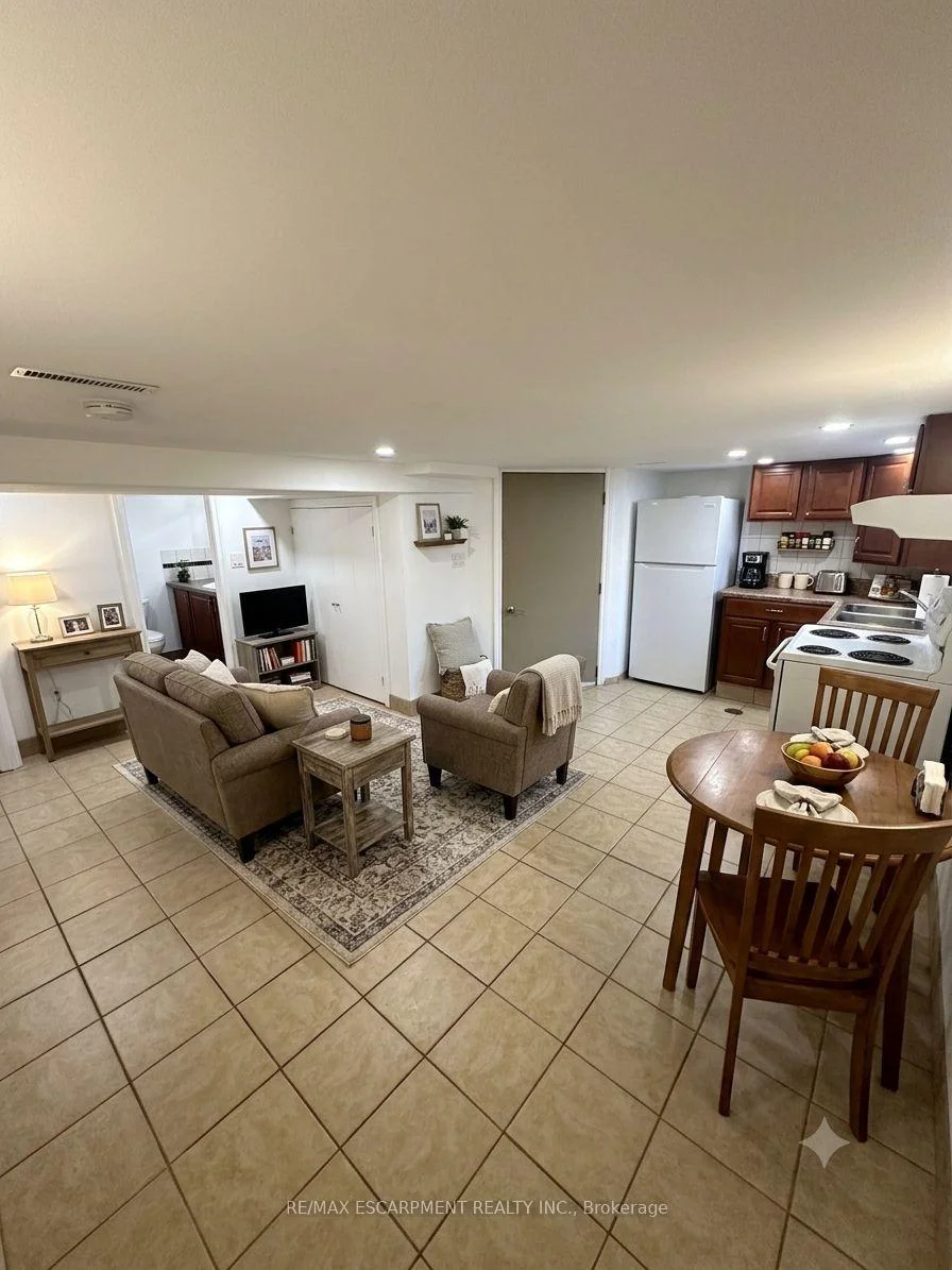 Photo 14 of Unit Lower Level, 98 Limeridge Road E, Hamilton, Greeningdon — HOMEH