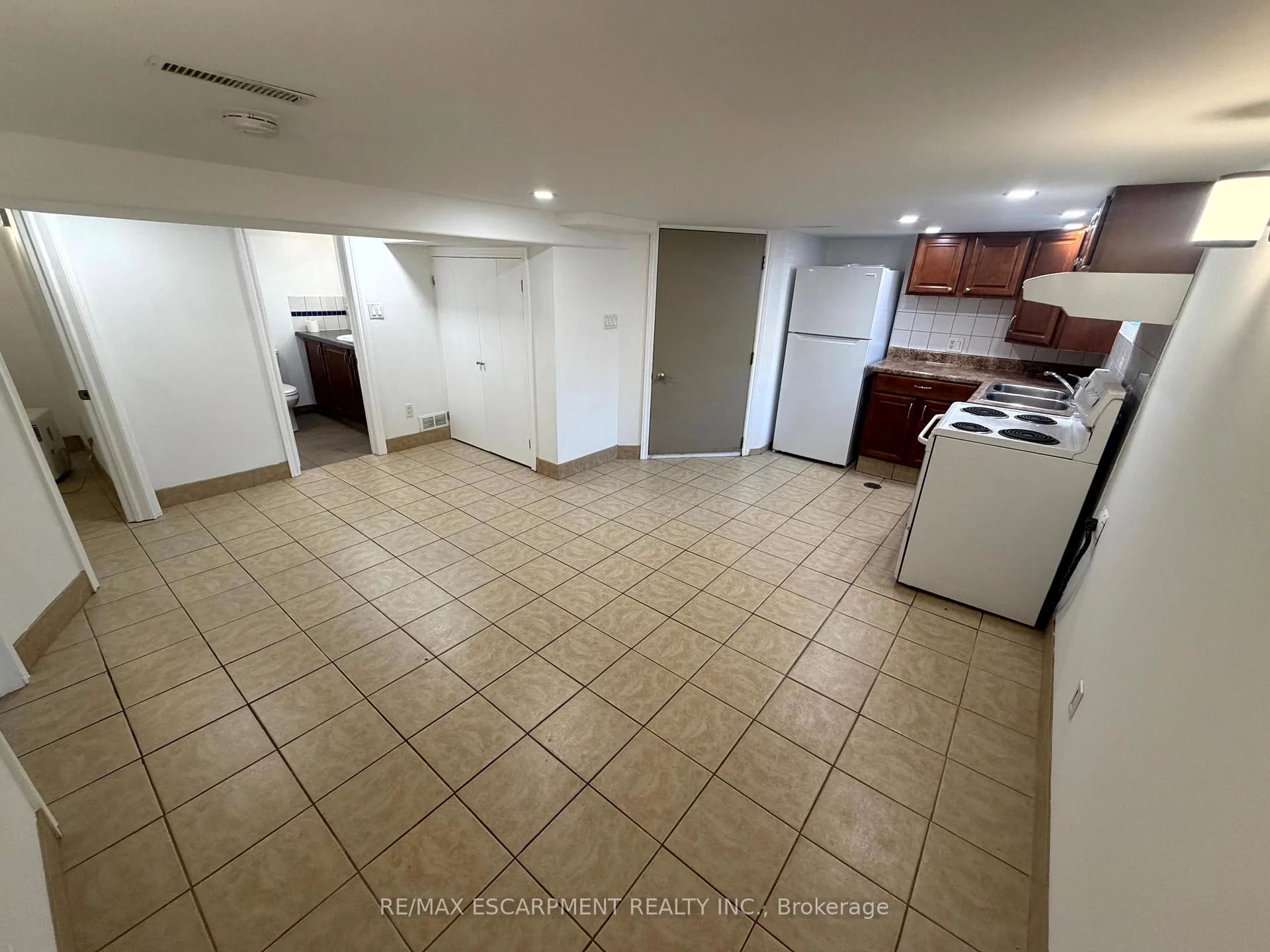 Photo 16 of Unit Lower Level, 98 Limeridge Road E, Hamilton, Greeningdon — HOMEH