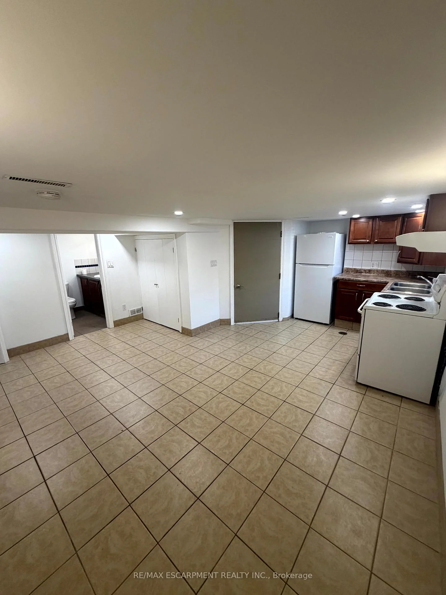 Photo 19 of Unit Lower Level, 98 Limeridge Road E, Hamilton, Greeningdon — HOMEH
