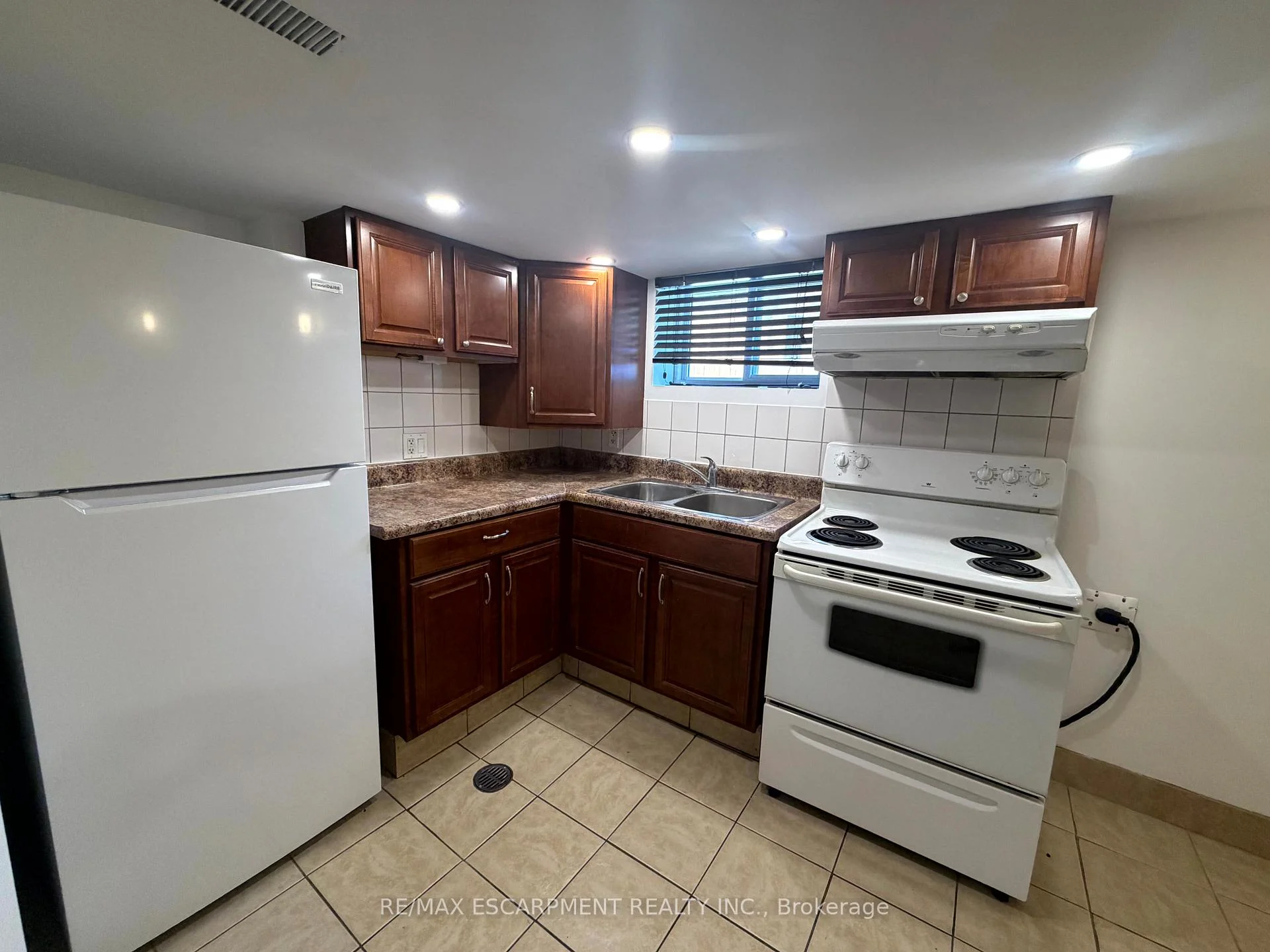 Photo 20 of Unit Lower Level, 98 Limeridge Road E, Hamilton, Greeningdon — HOMEH